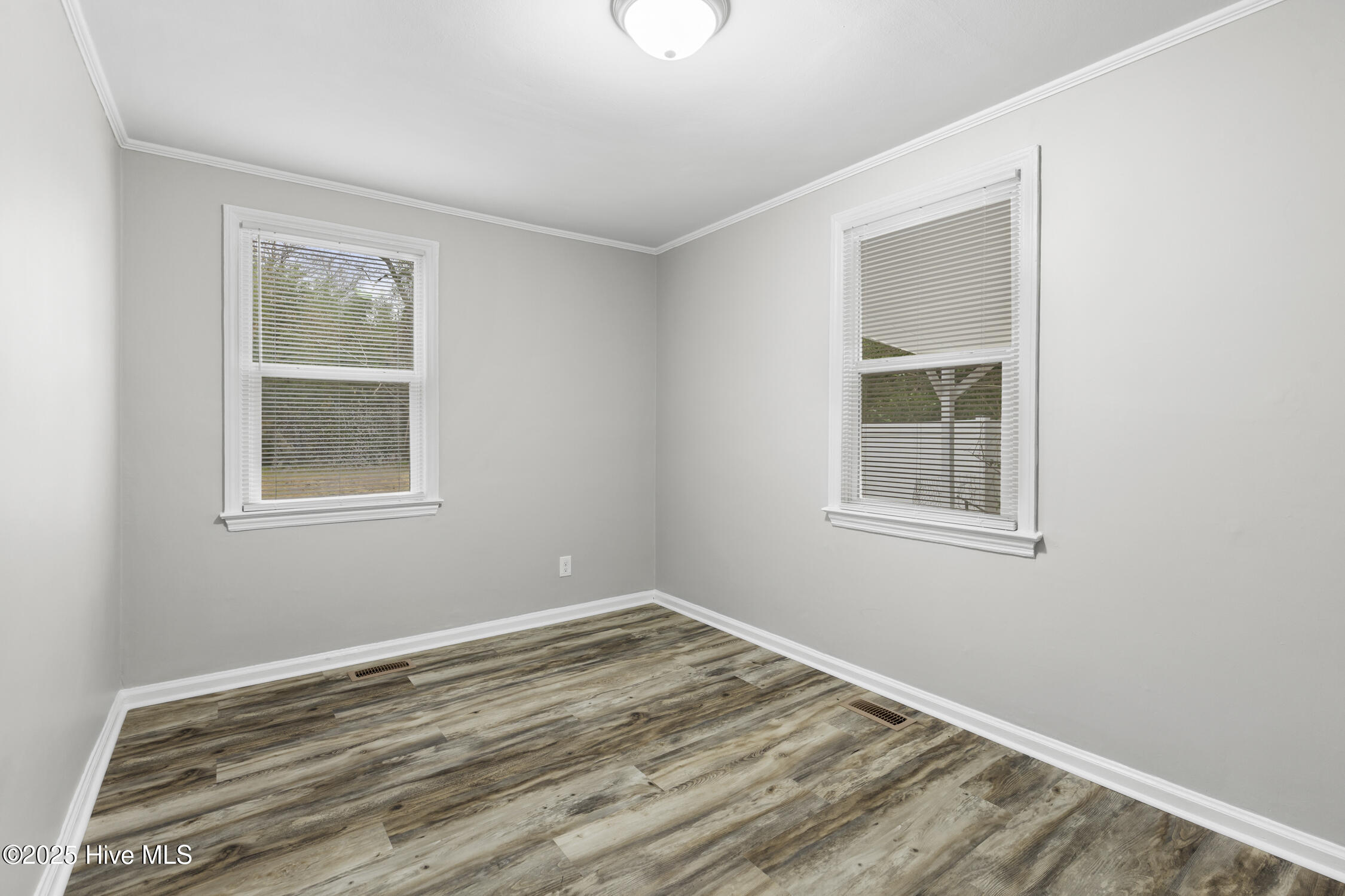 100546892 | Photo 14