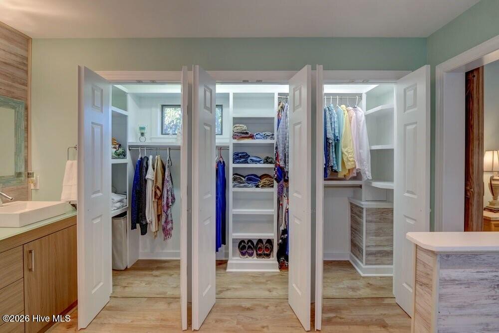 100542503 | Photo 25