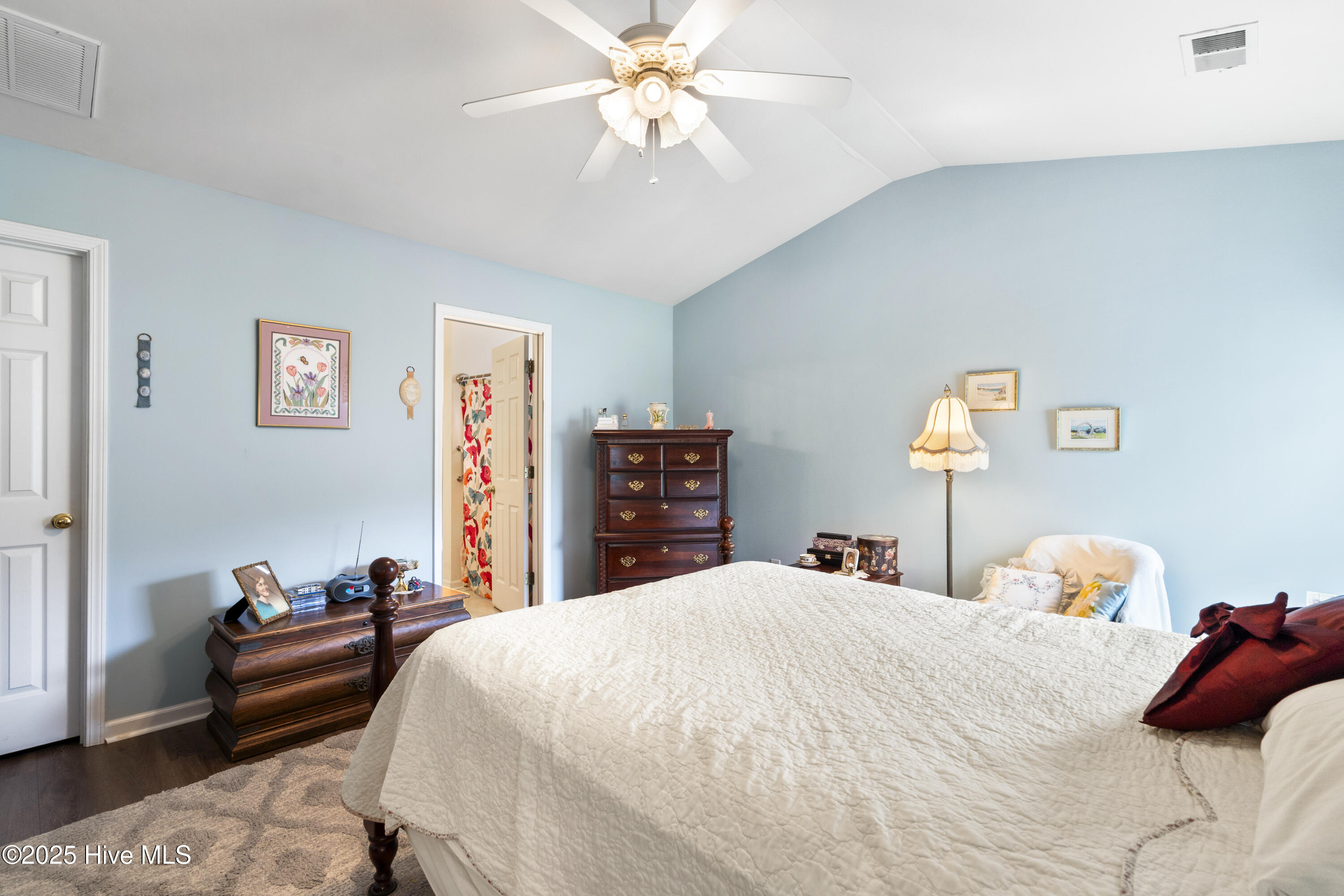 100521862 | Photo 18