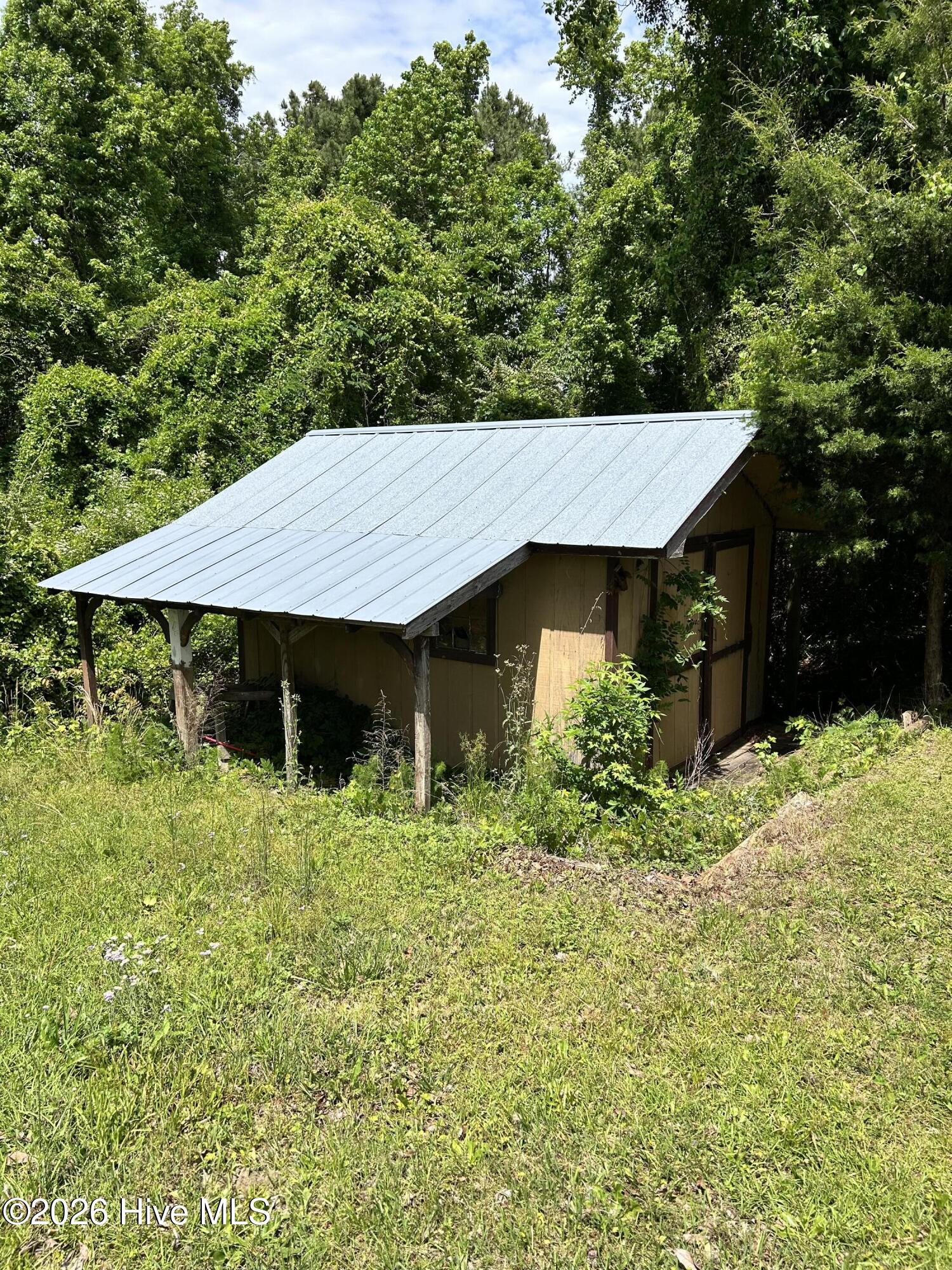 496 Queens Creek Road,Hubert