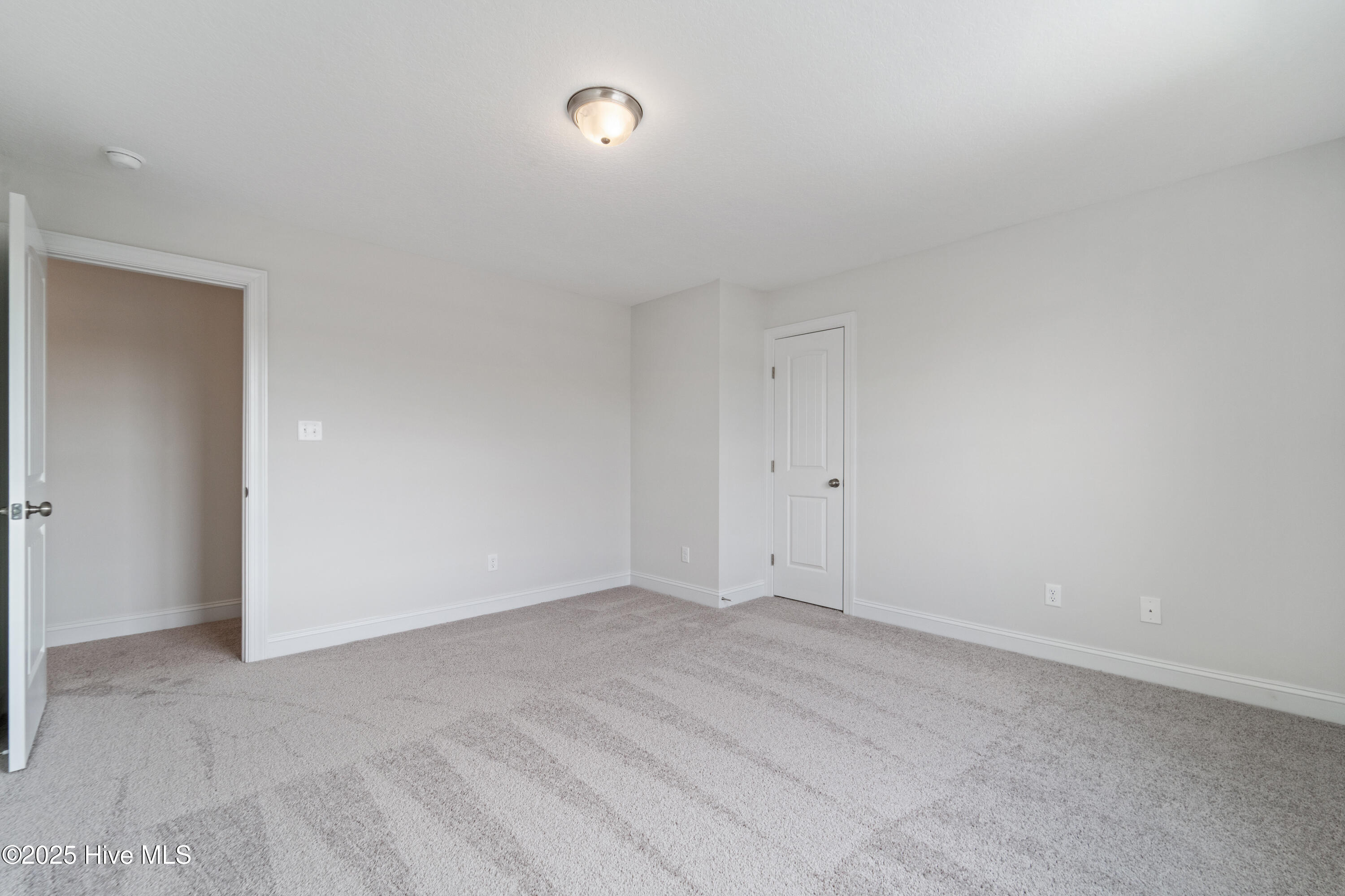 100519002 | Photo 24