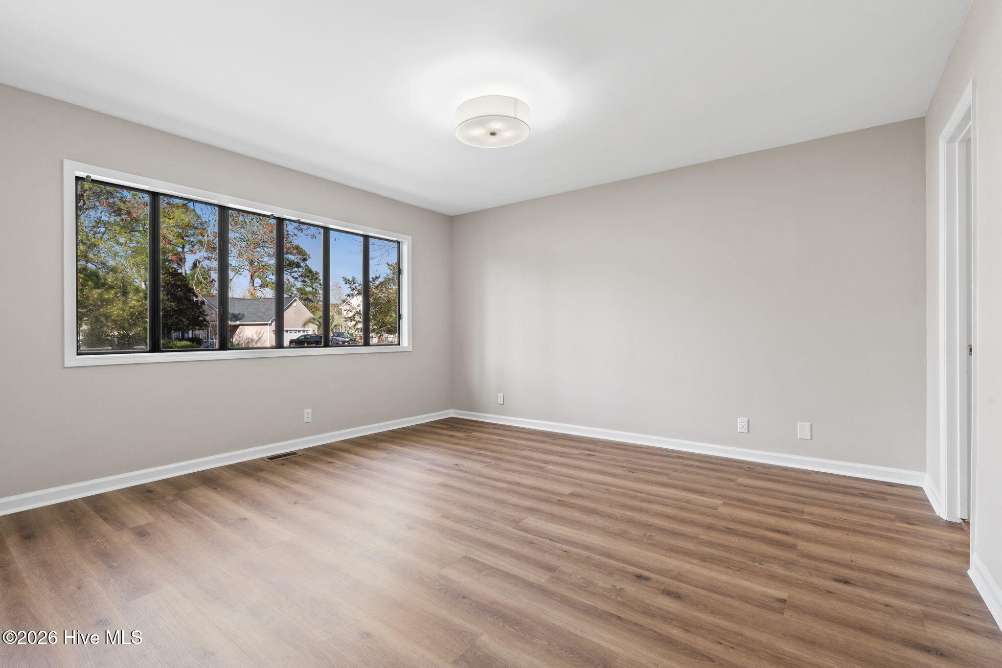 100562067 | Photo 23