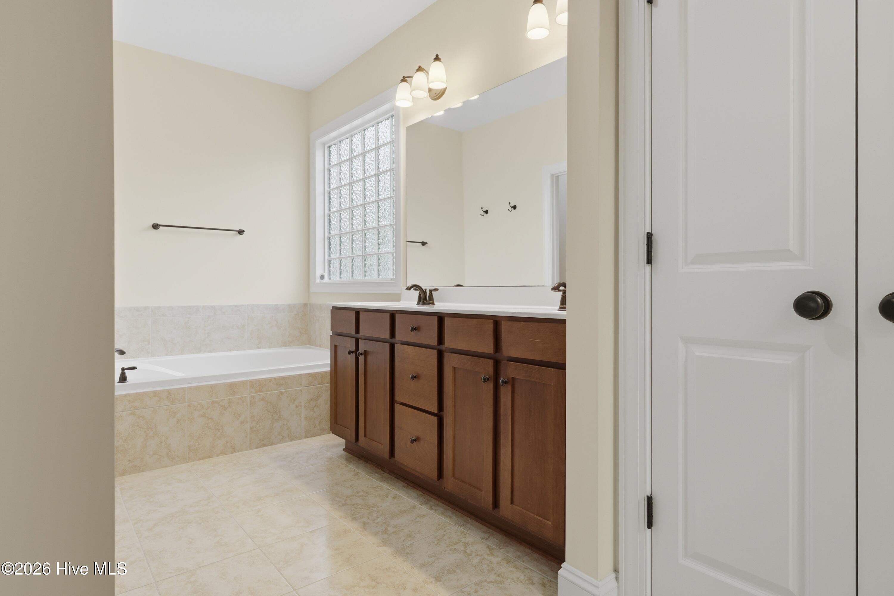 100565162 | Photo 40