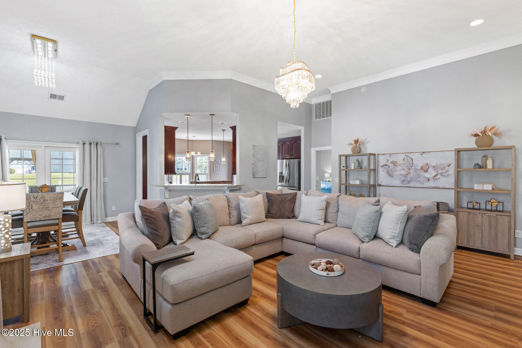 100547919 | Photo 11