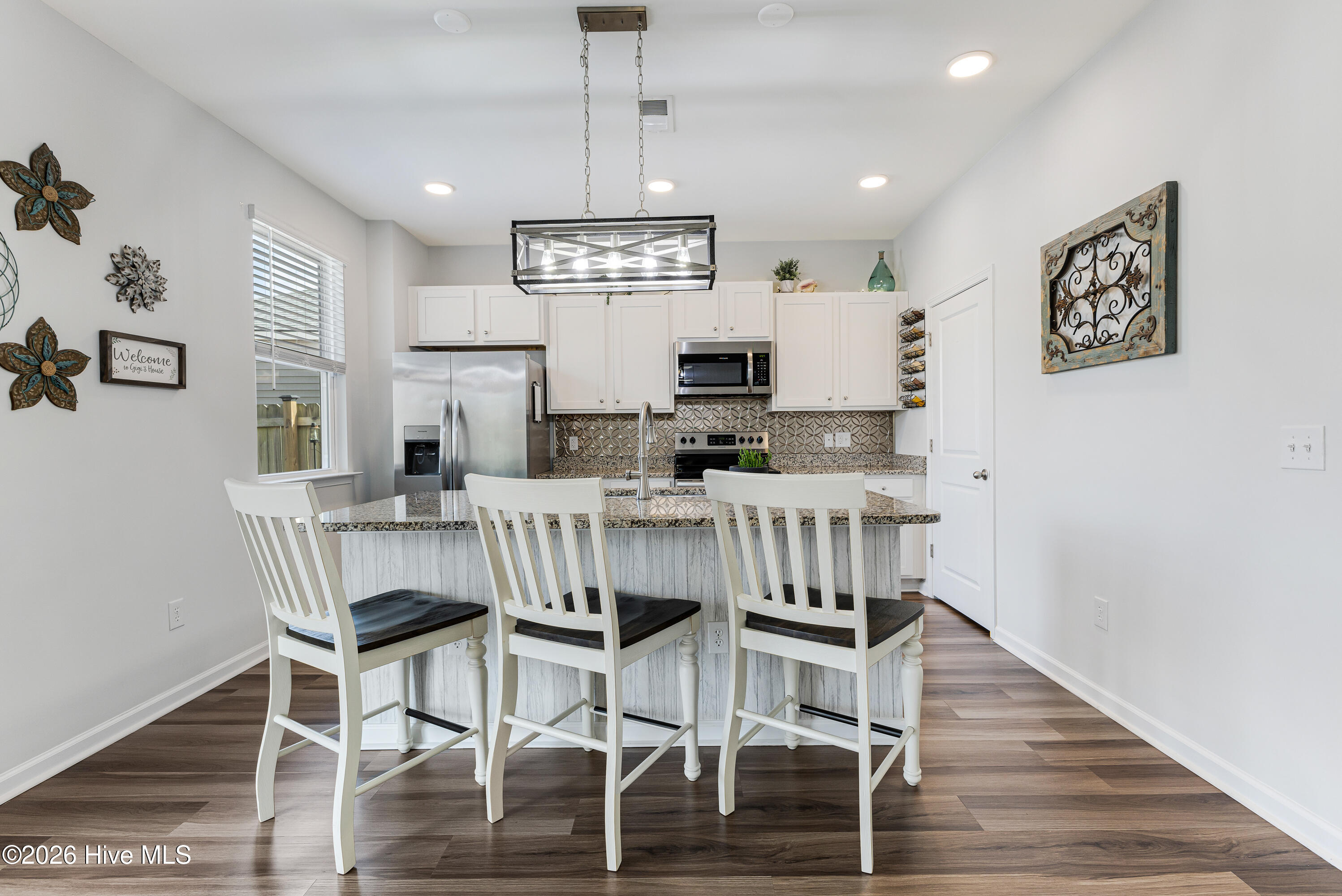 100565861 | Photo 16