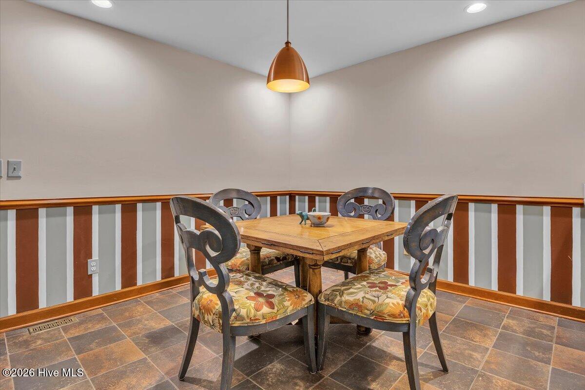 100565591 | Photo 19