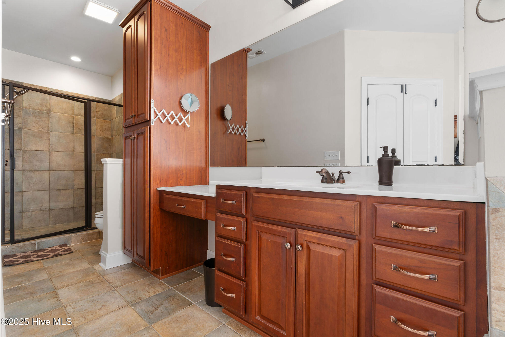 100542530 | Photo 33