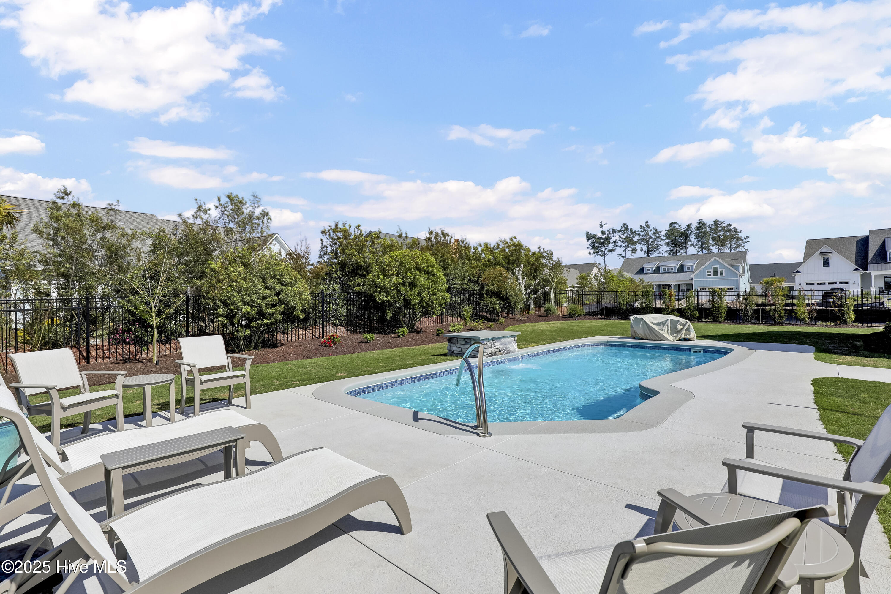 100557046 | Photo 28