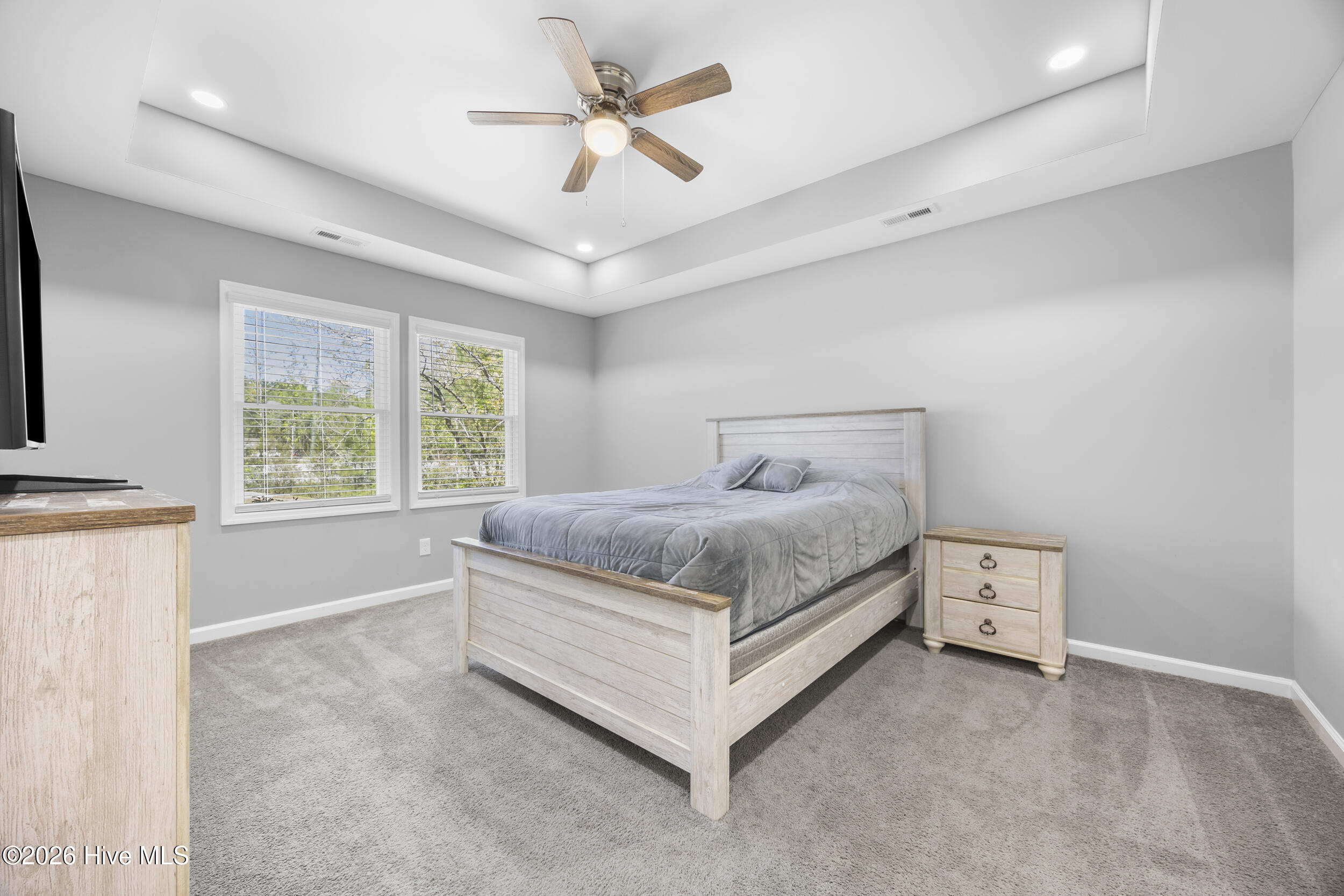 100566907 | Photo 13