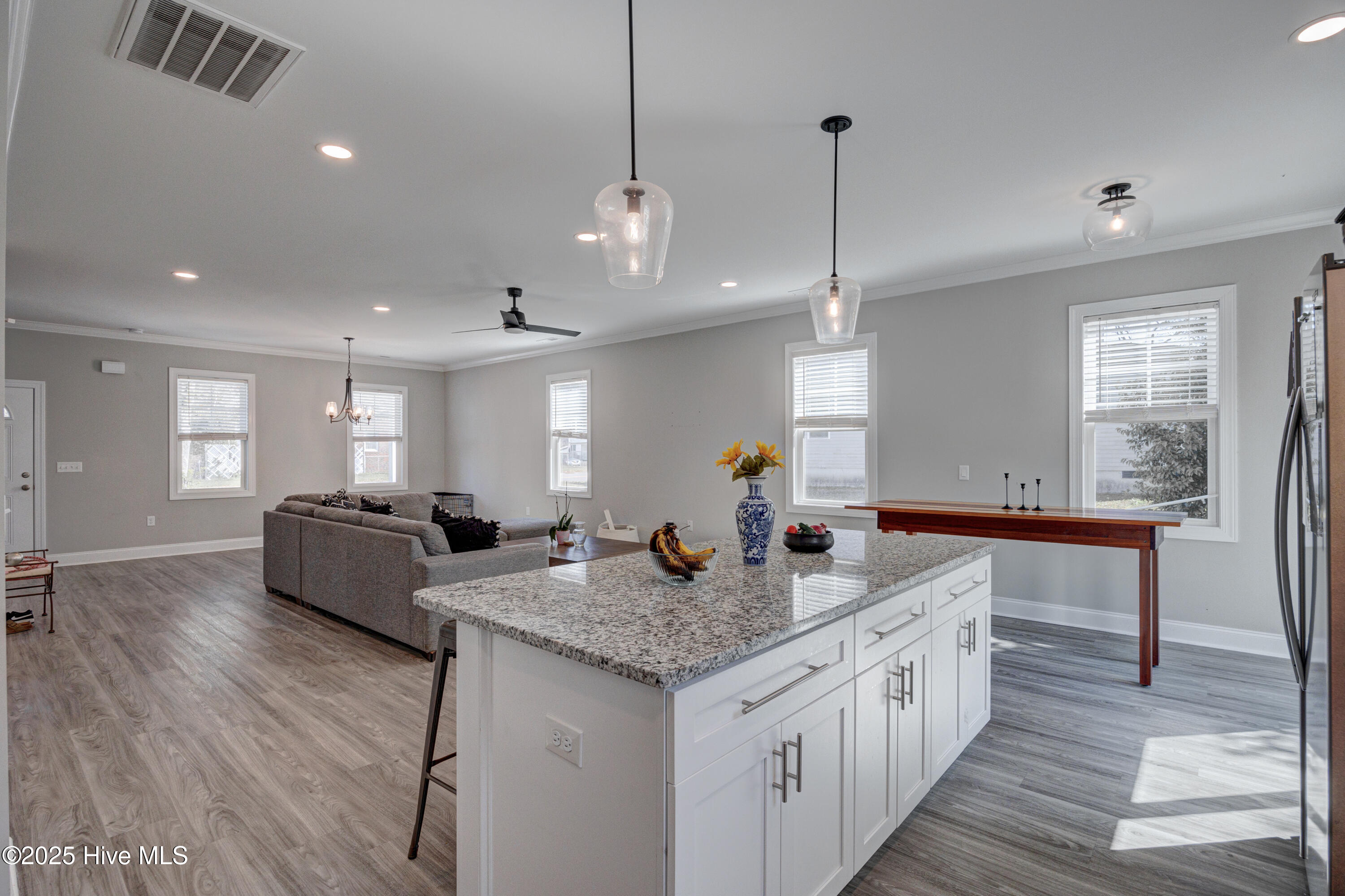 100494235 | Photo 19