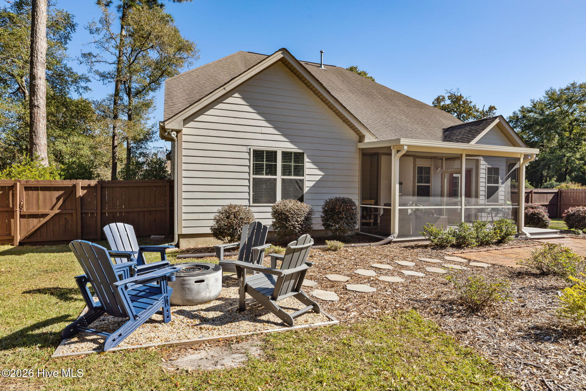 100549761 | Photo 51