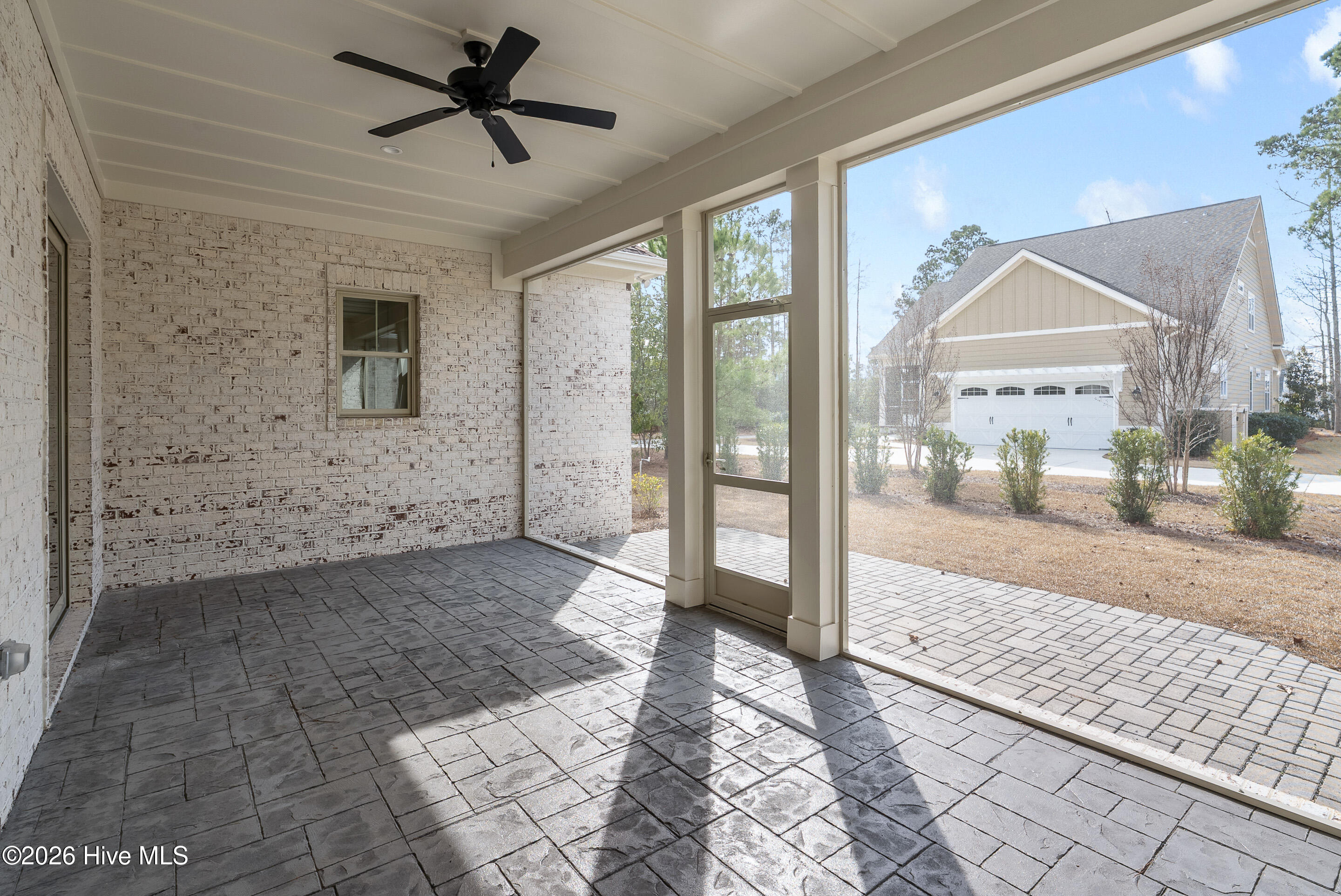 100552091 | Photo 38