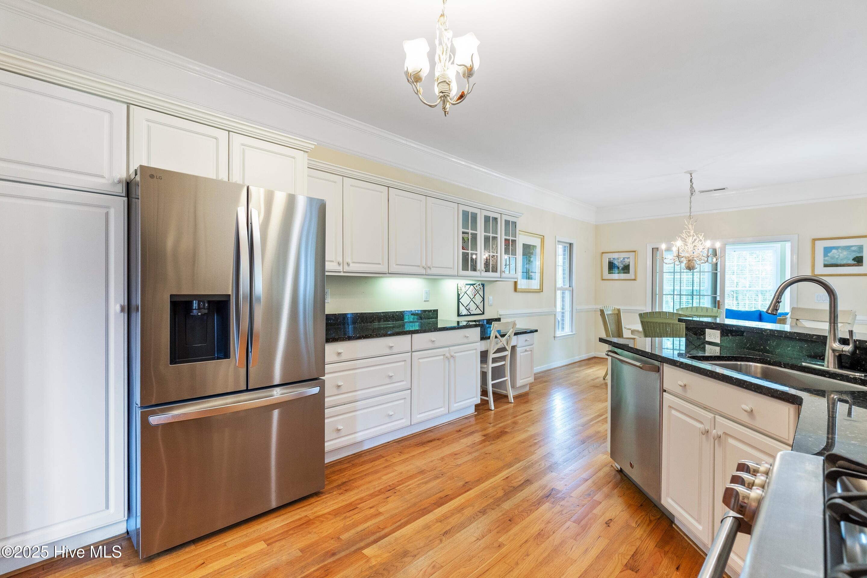 100530044 | Photo 10