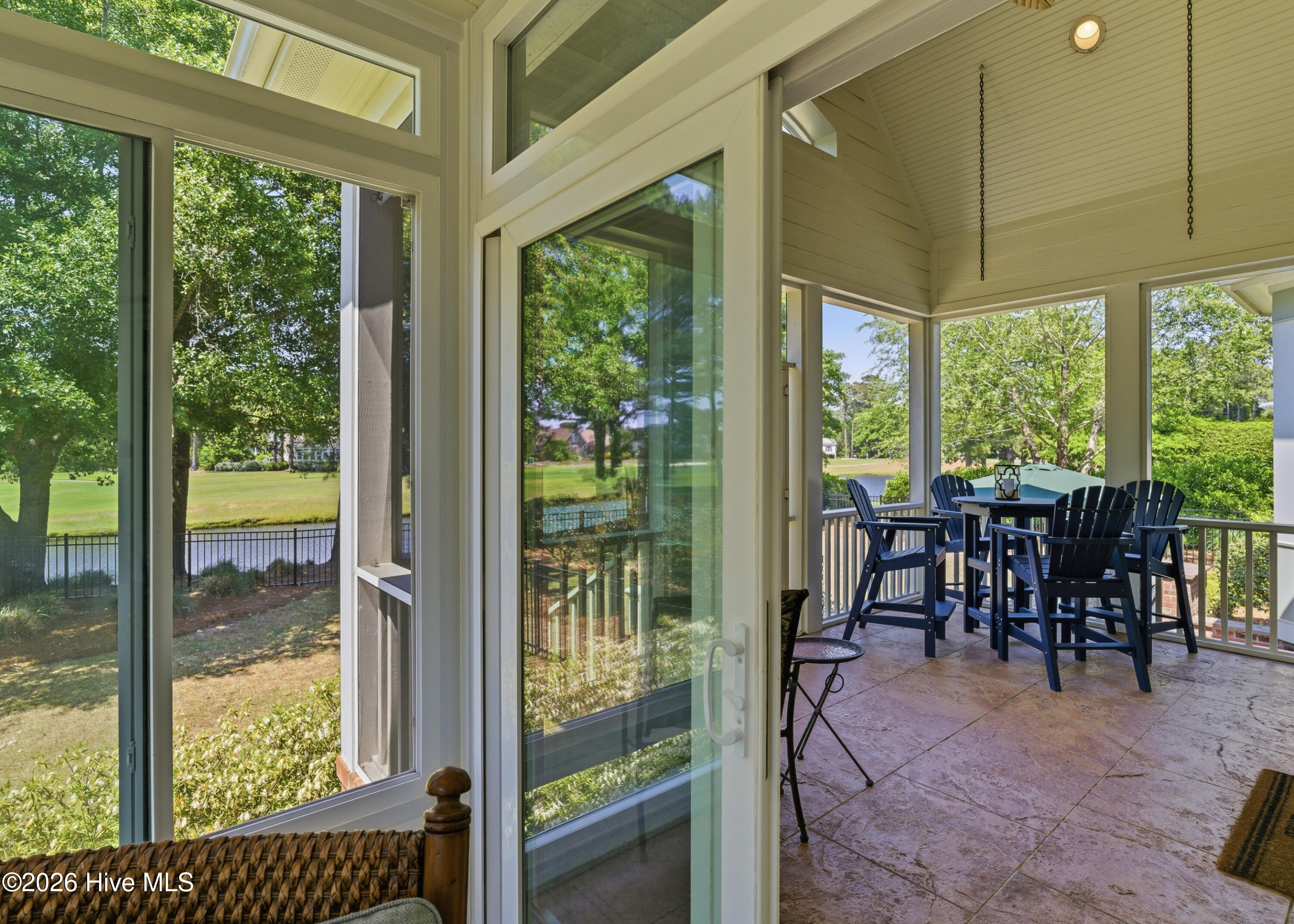 100569454 | Photo 32