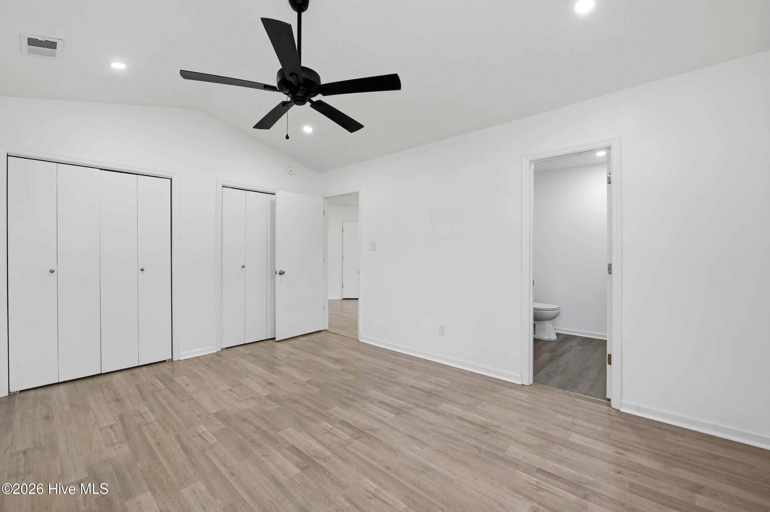 100562899 | Photo 13