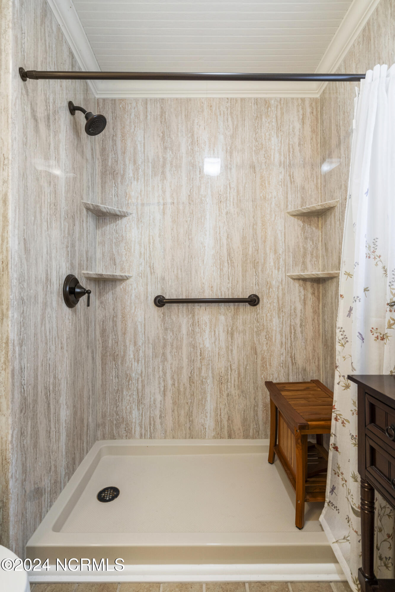 100535600 | Photo 30