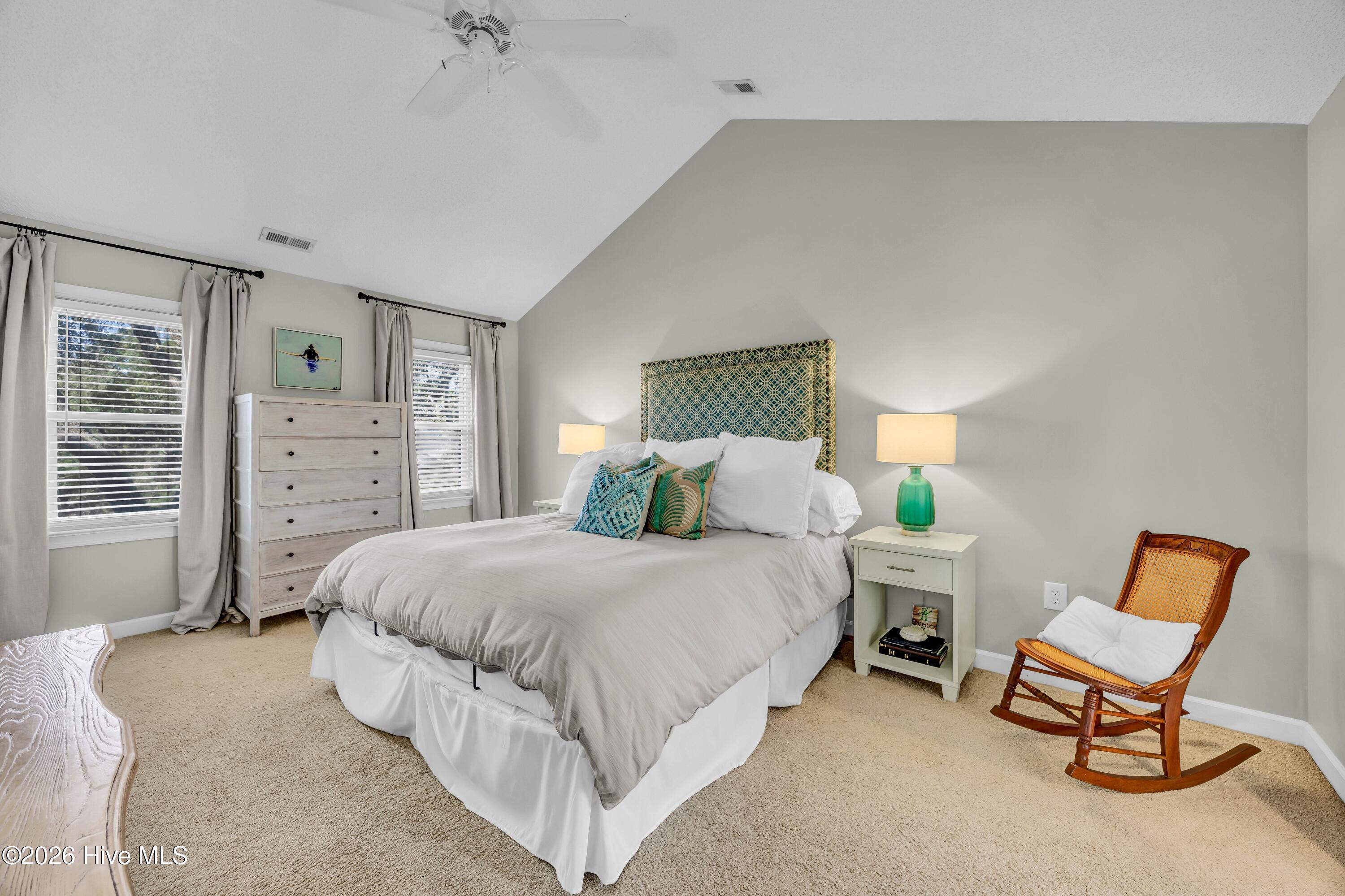 100561567 | Photo 15