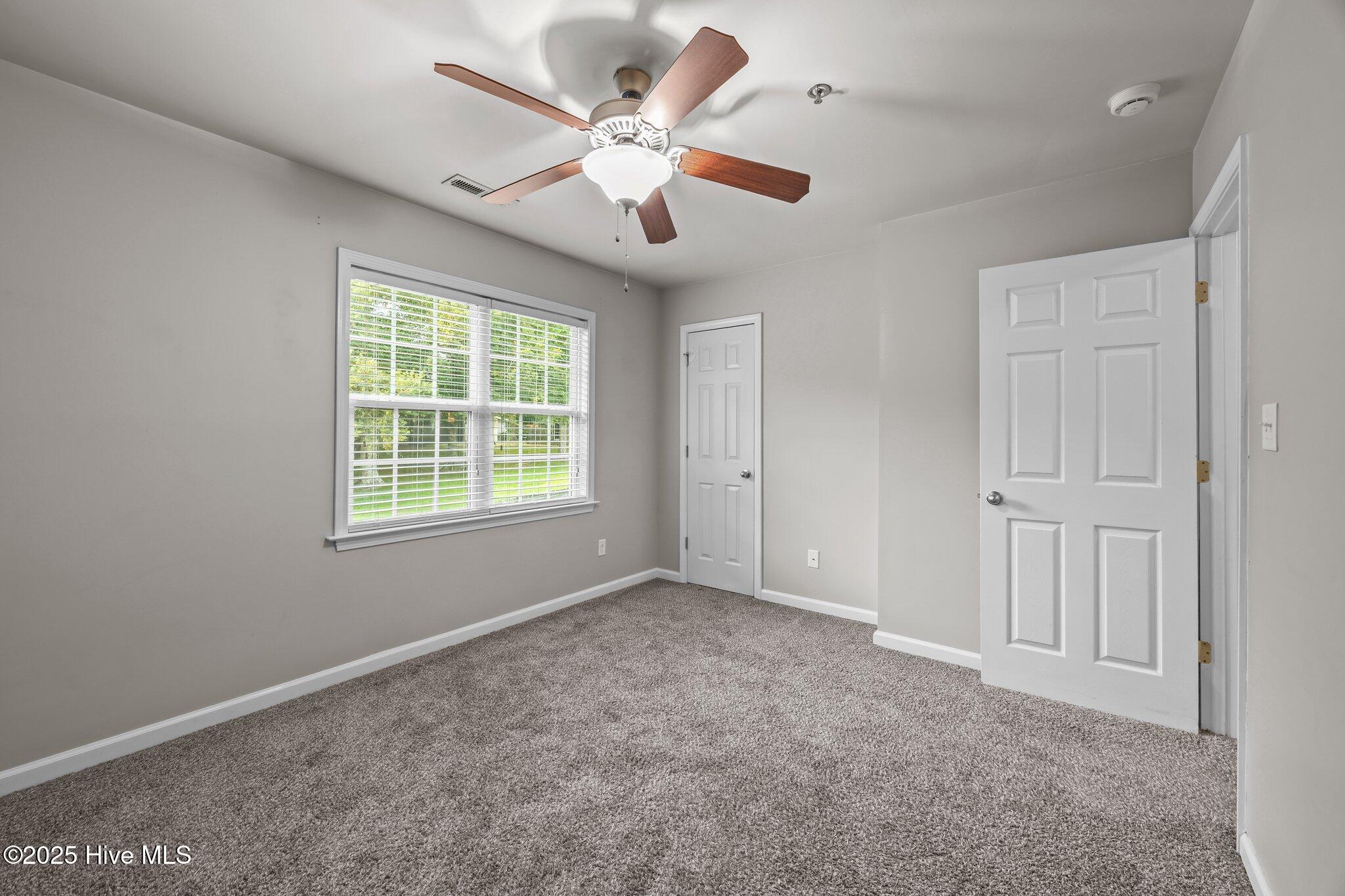 100566846 | Photo 11