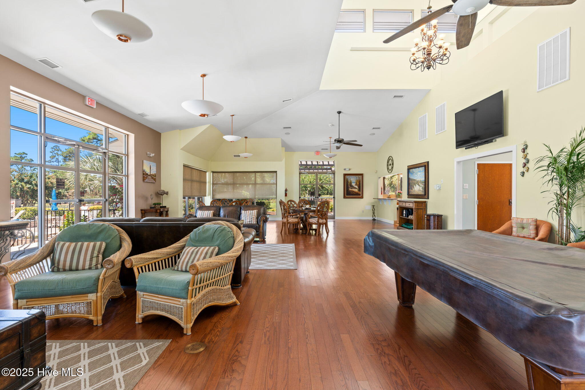 100543252 | Photo 25