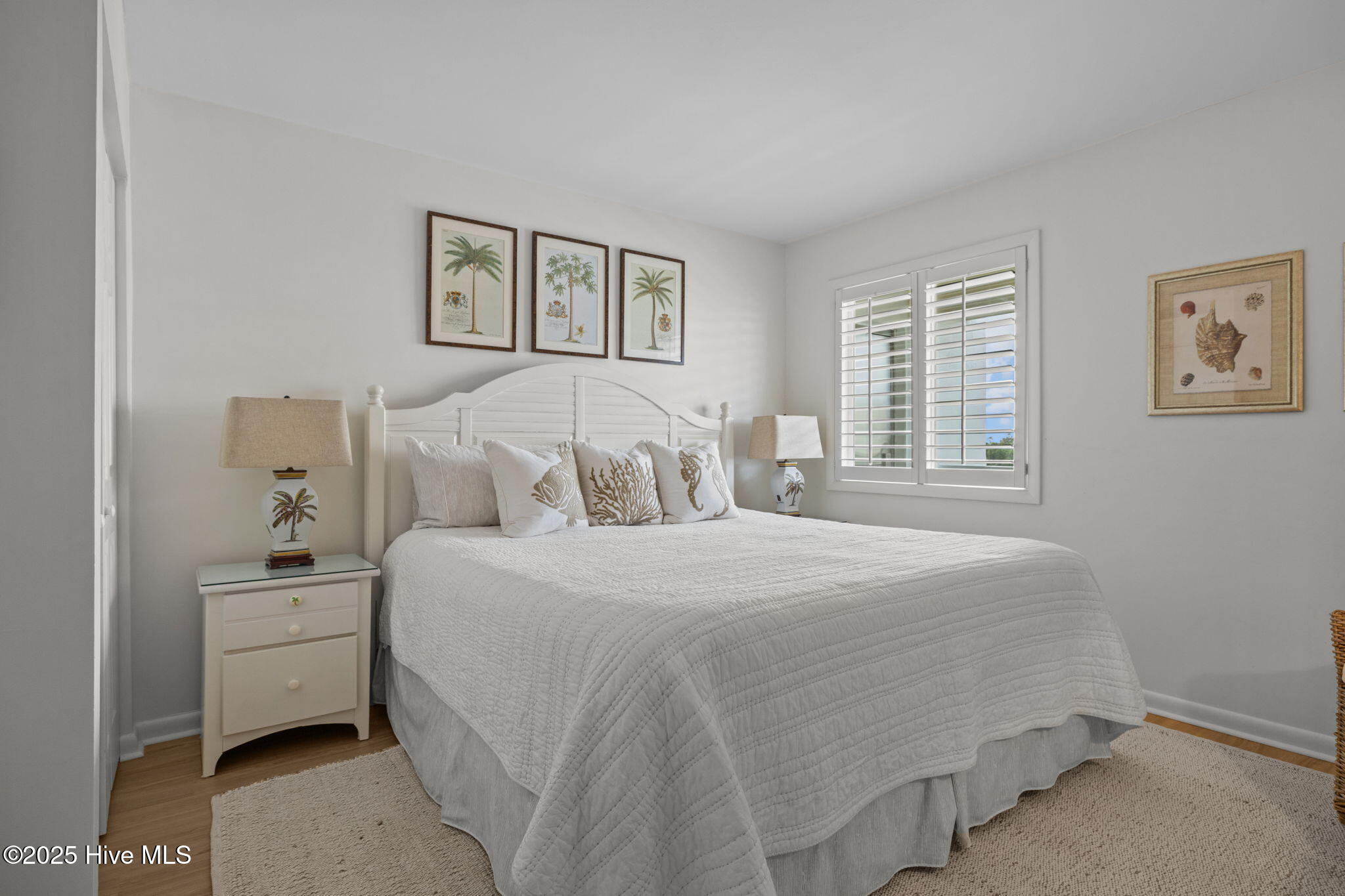 100543280 | Photo 24