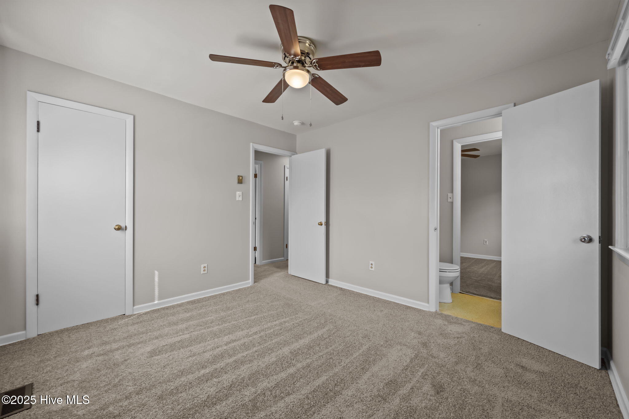 100535333 | Photo 24