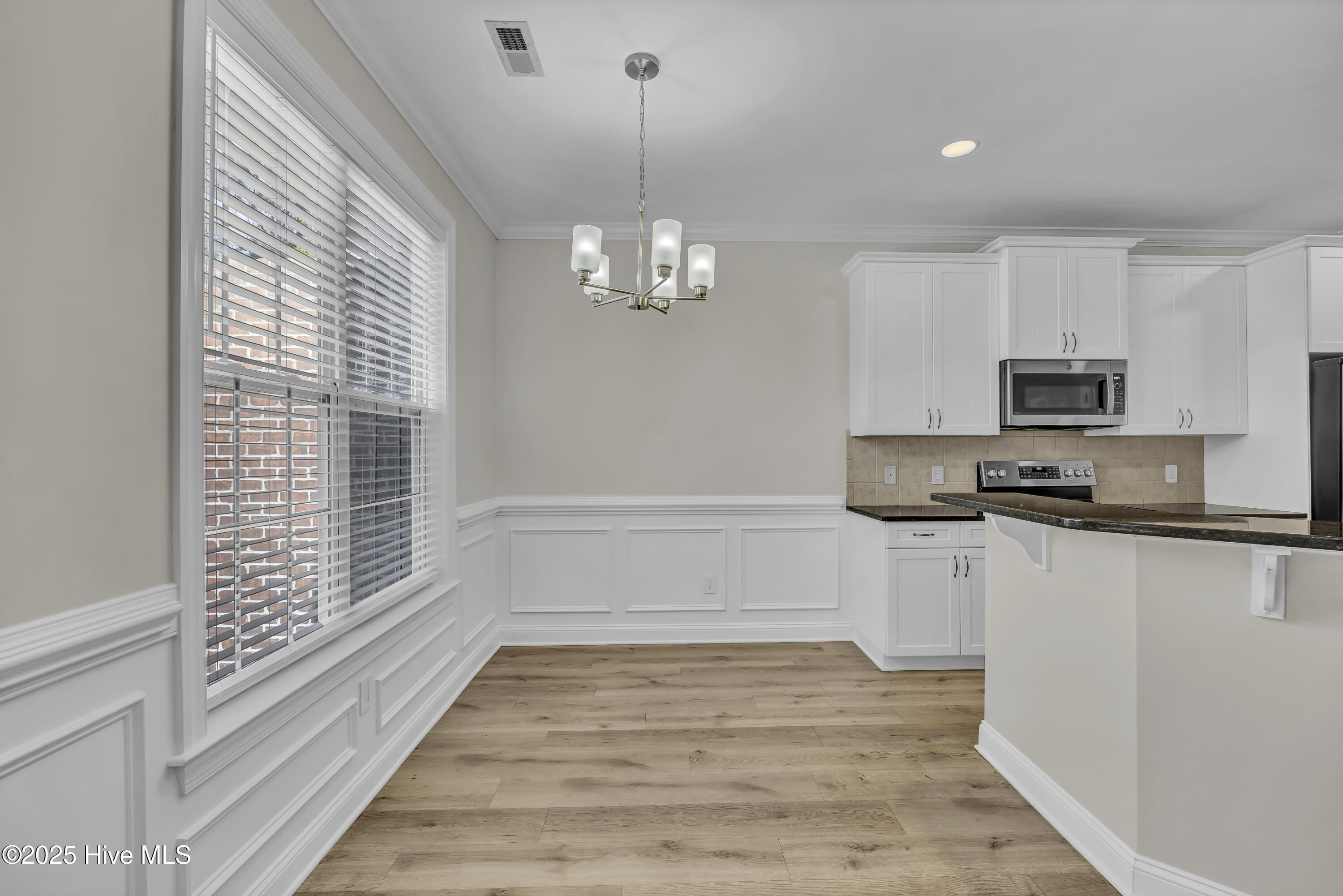 100545640 | Photo 10