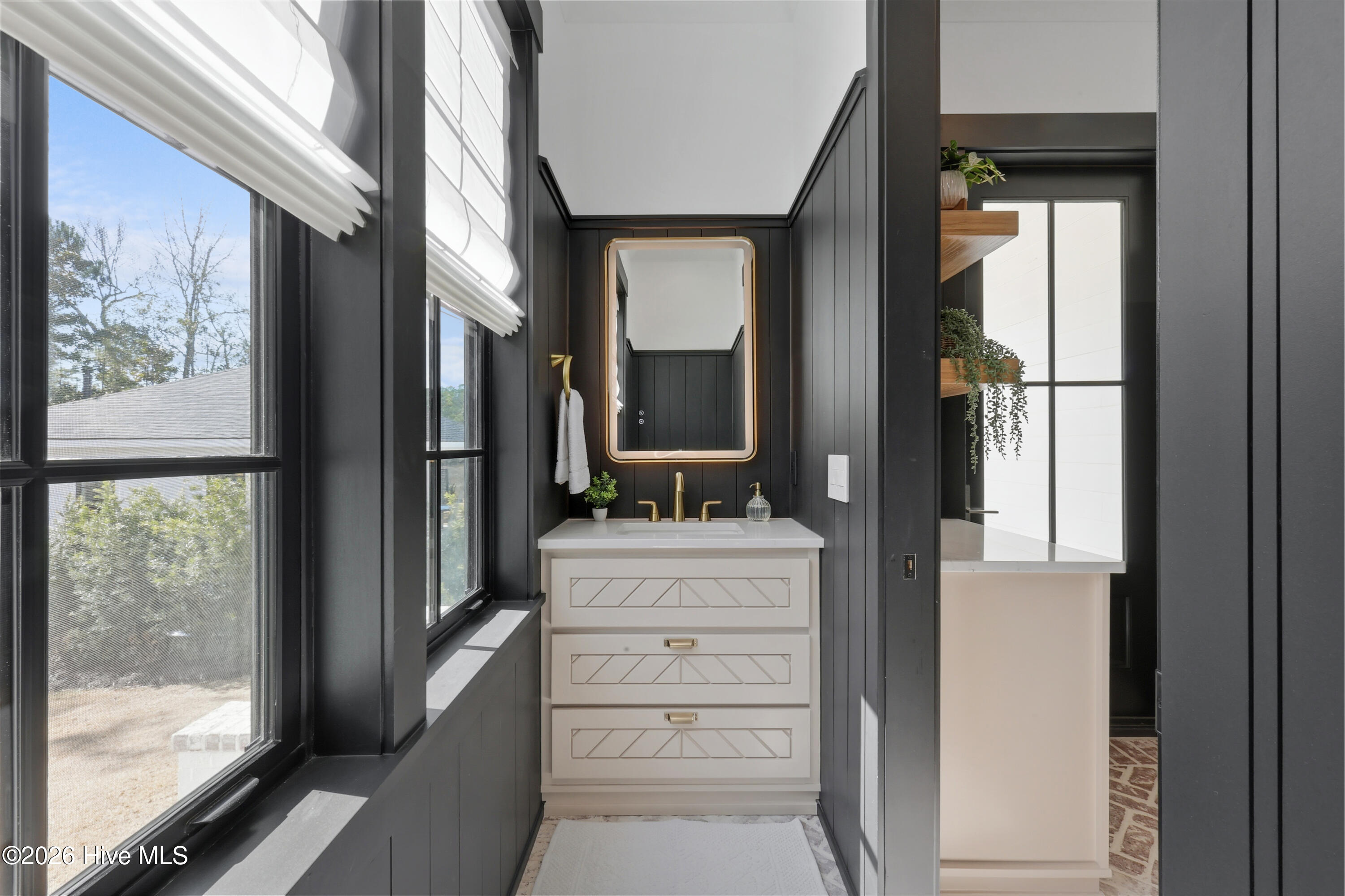 100554567 | Photo 51