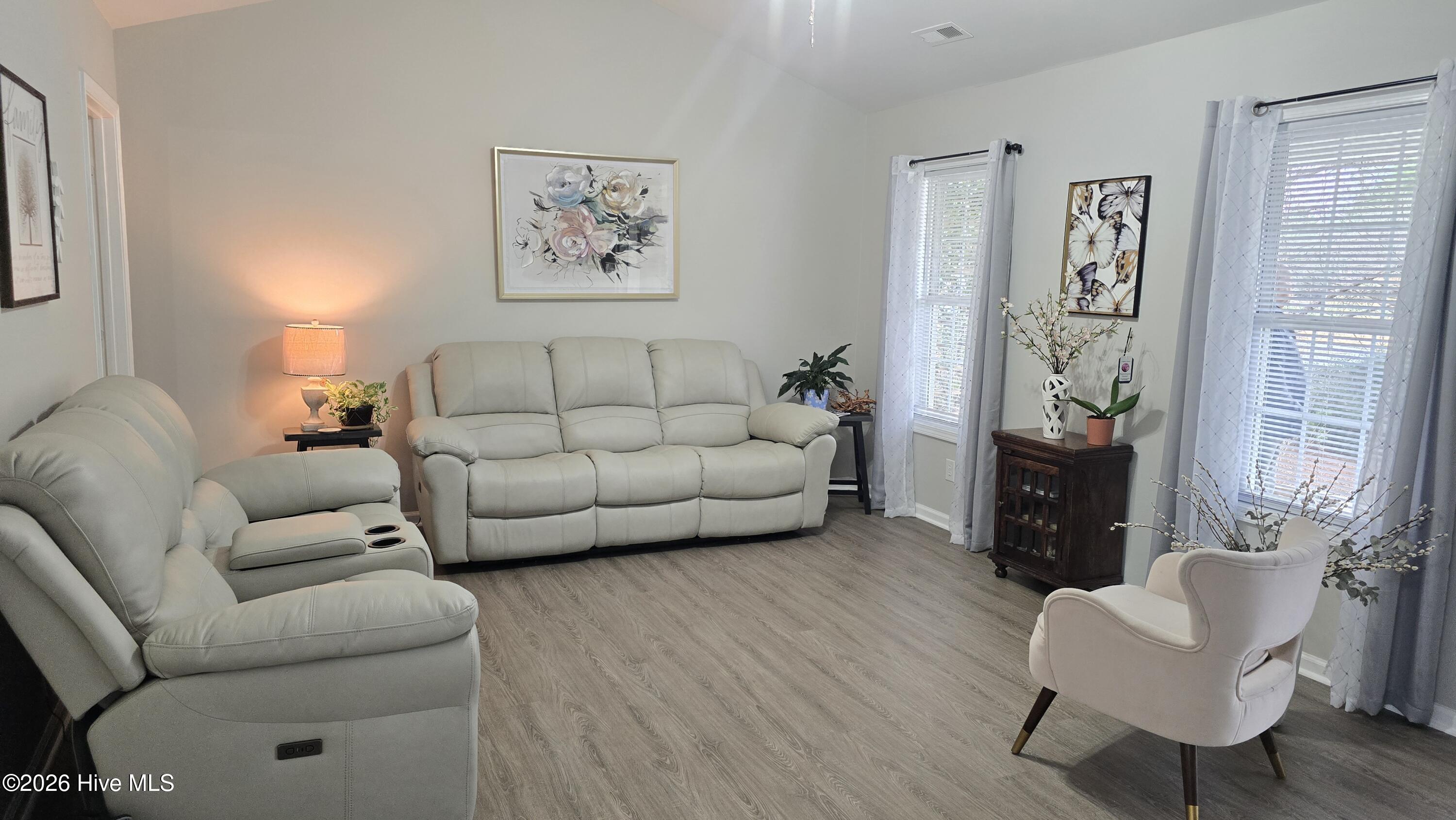 108 Willowbend Drive, Burgaw, NC 28425 – photo 10: Large Living Room