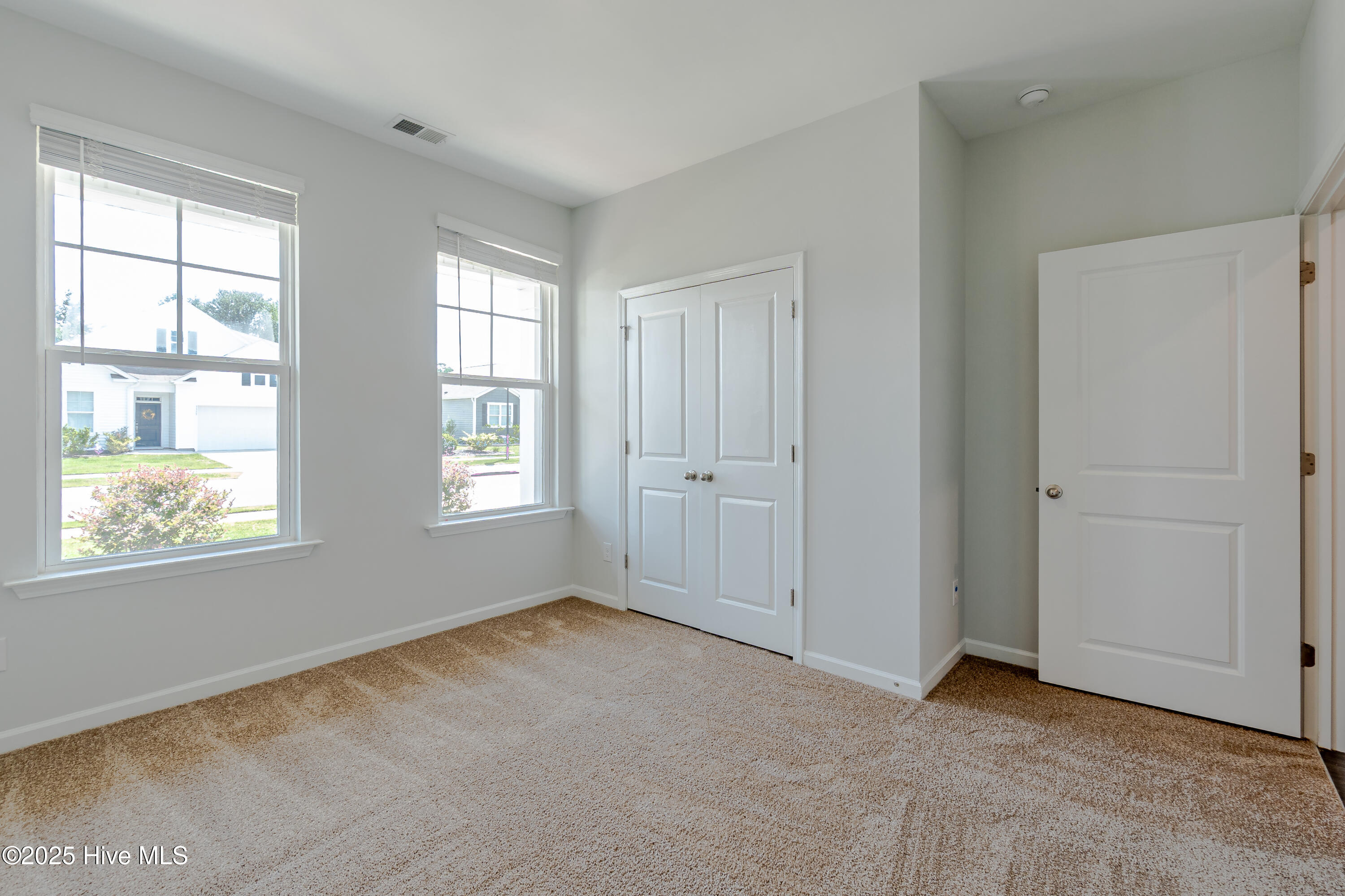 100526053 | Photo 35