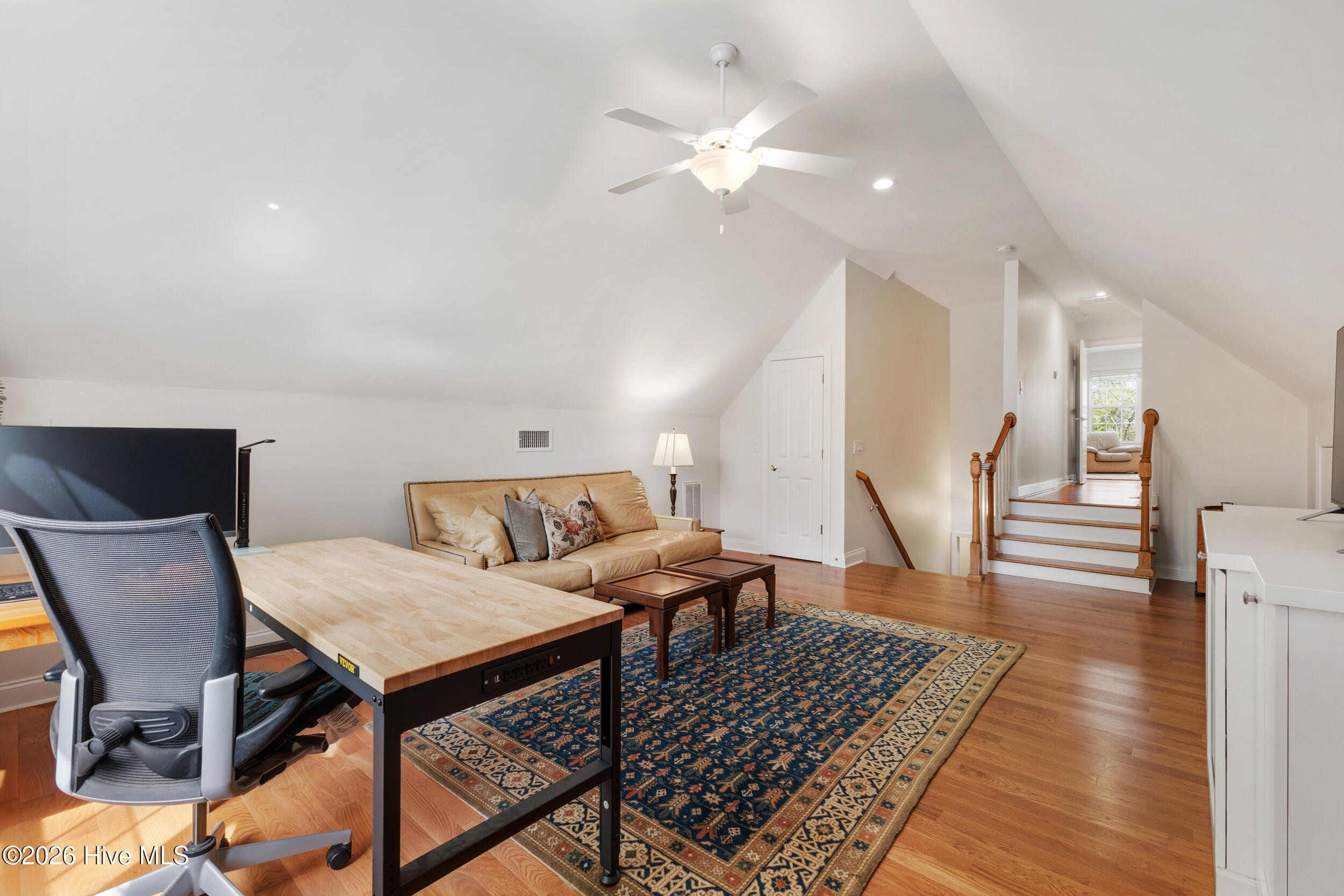 100564040 | Photo 35