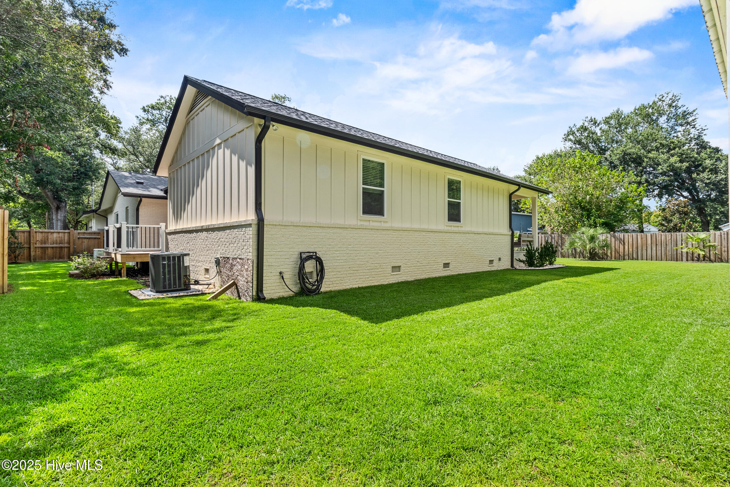 100561677 | Photo 54