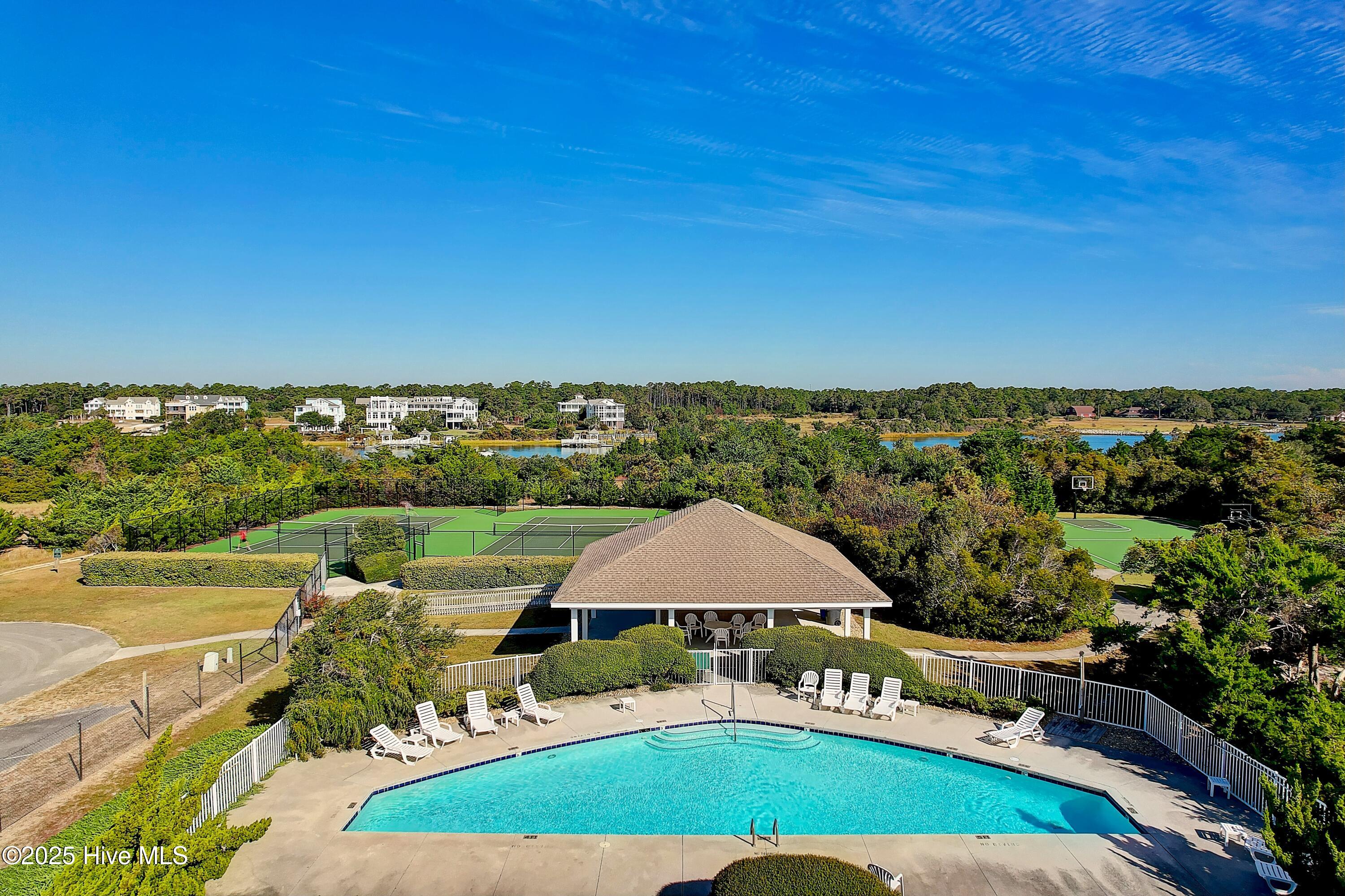 100536702 | Photo 150