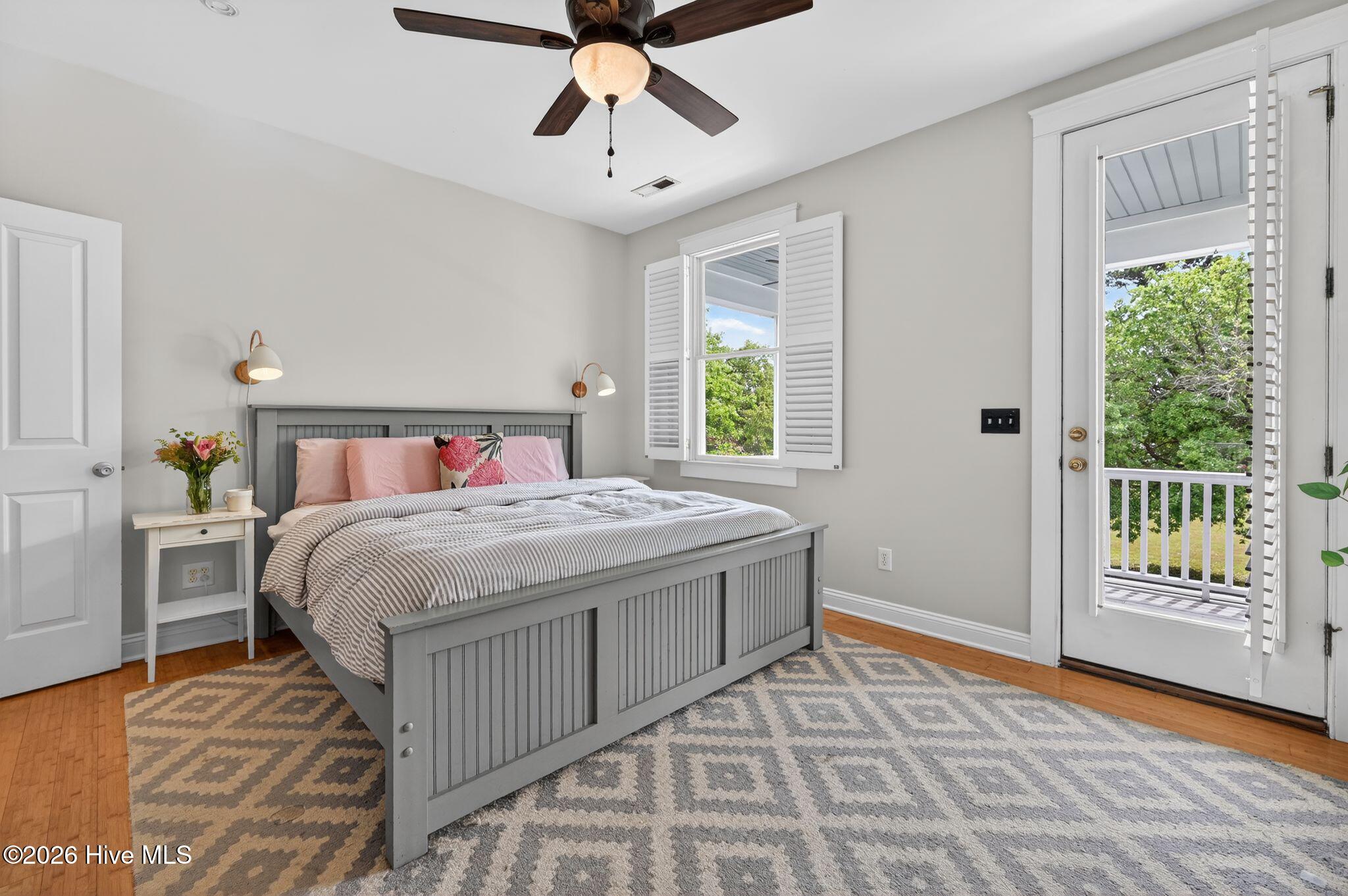 100569921 | Photo 25