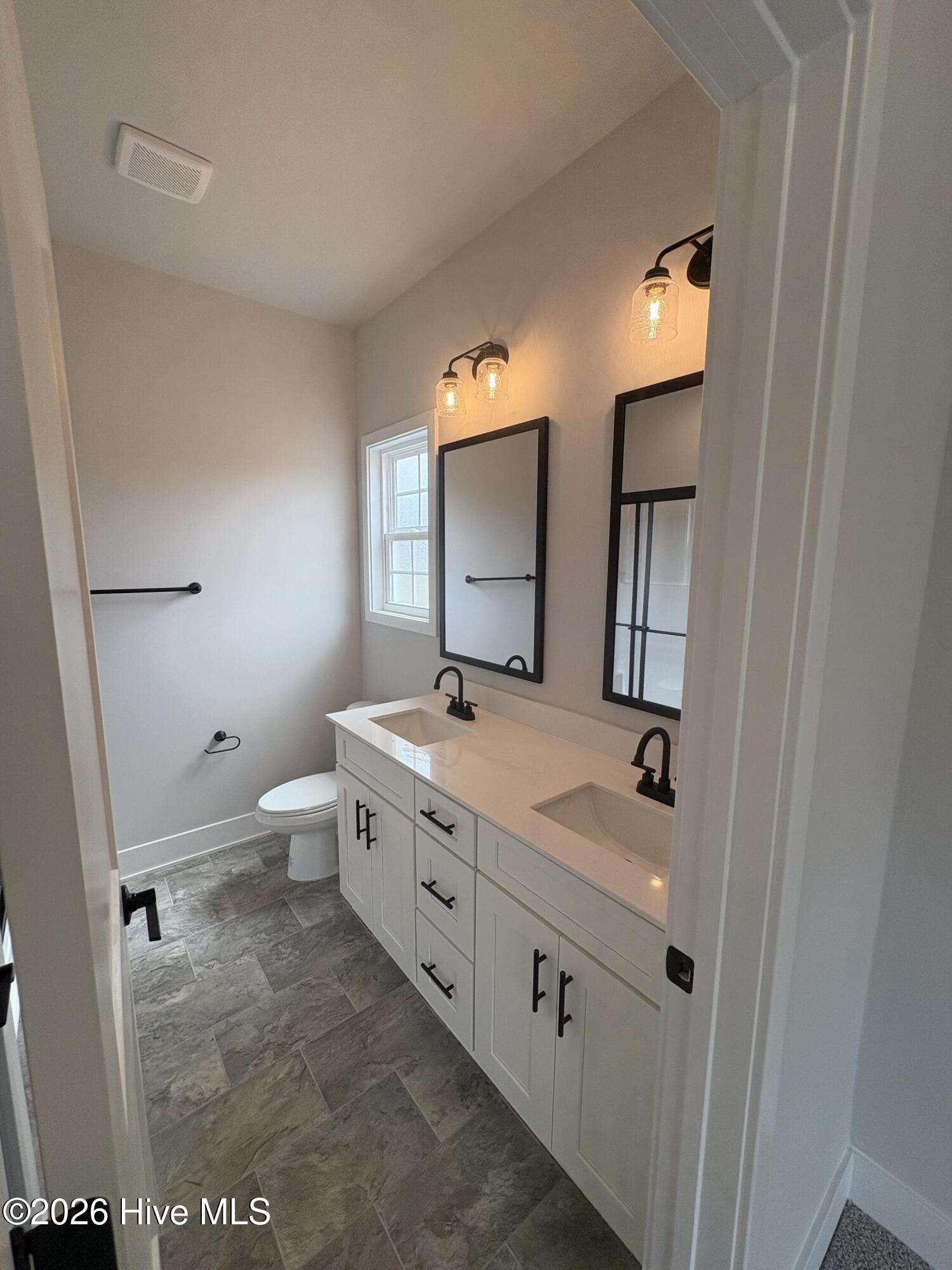 100548866 | Photo 13