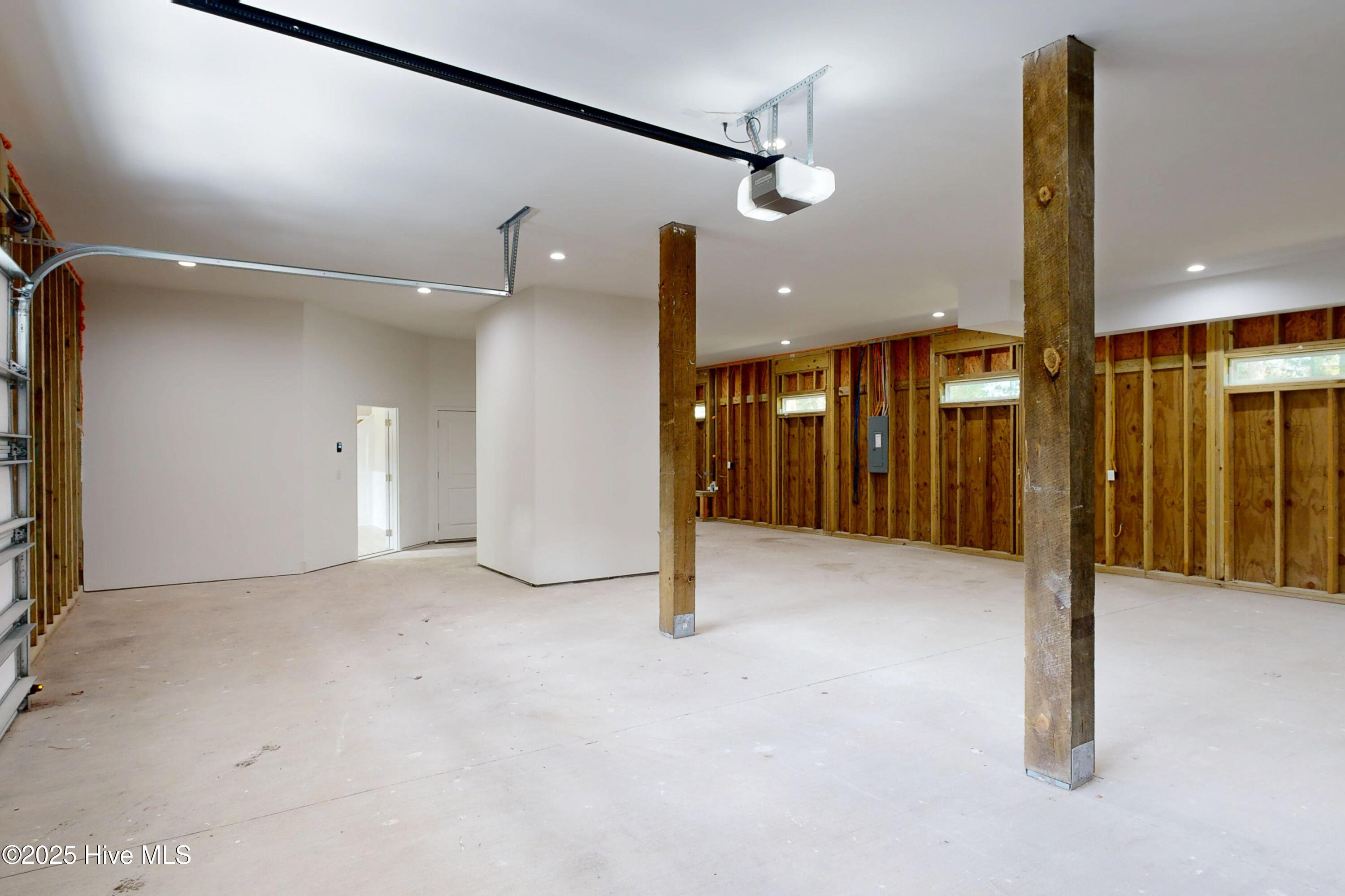 100534156 | Photo 42