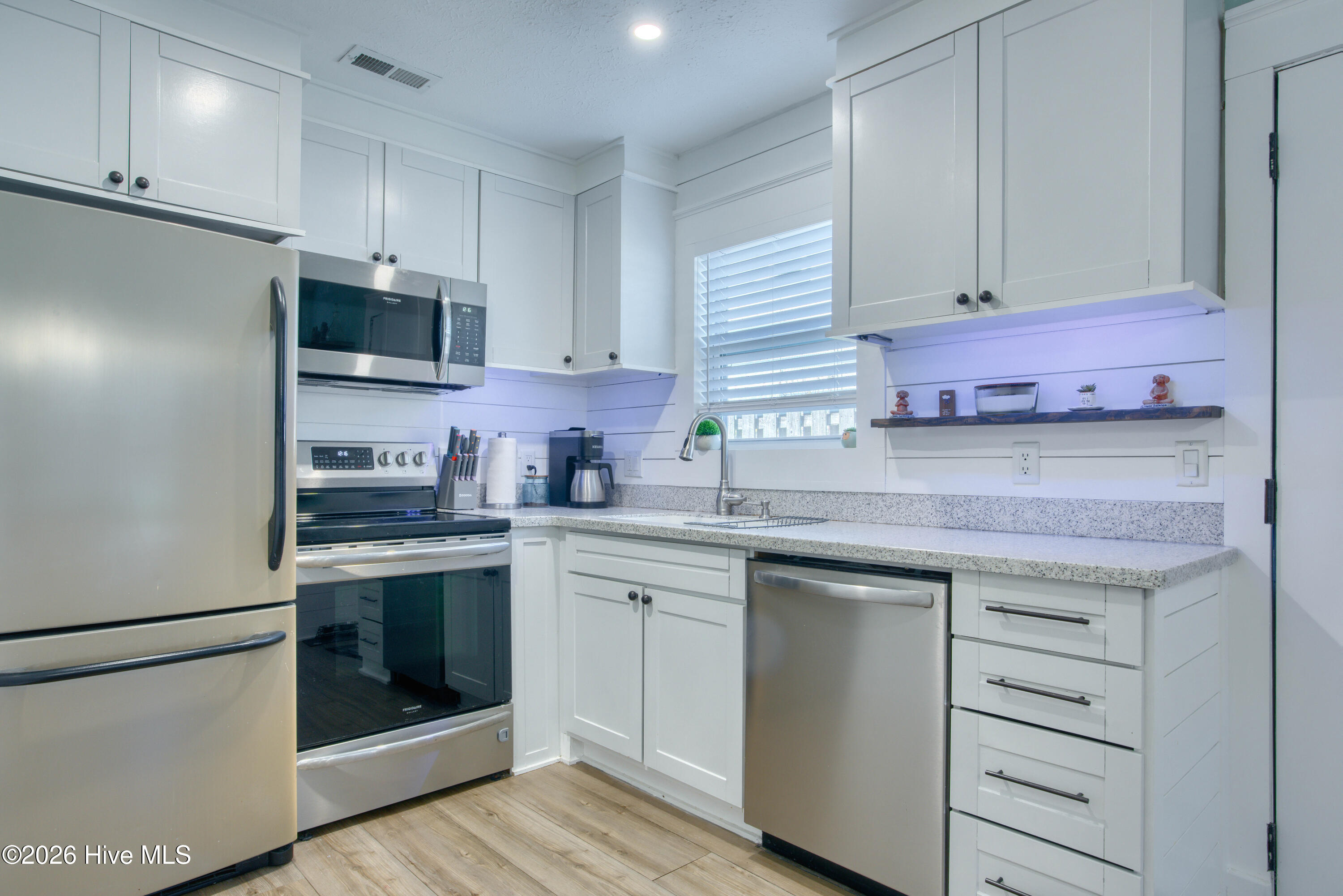 100553669 | Photo 11