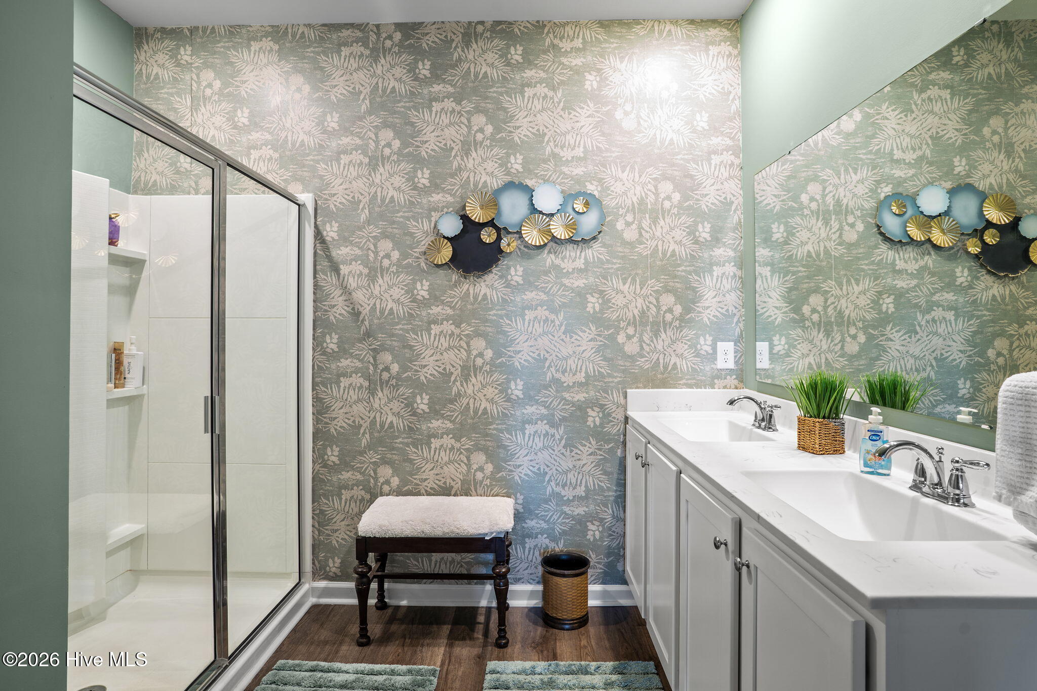 100569205 | Photo 33