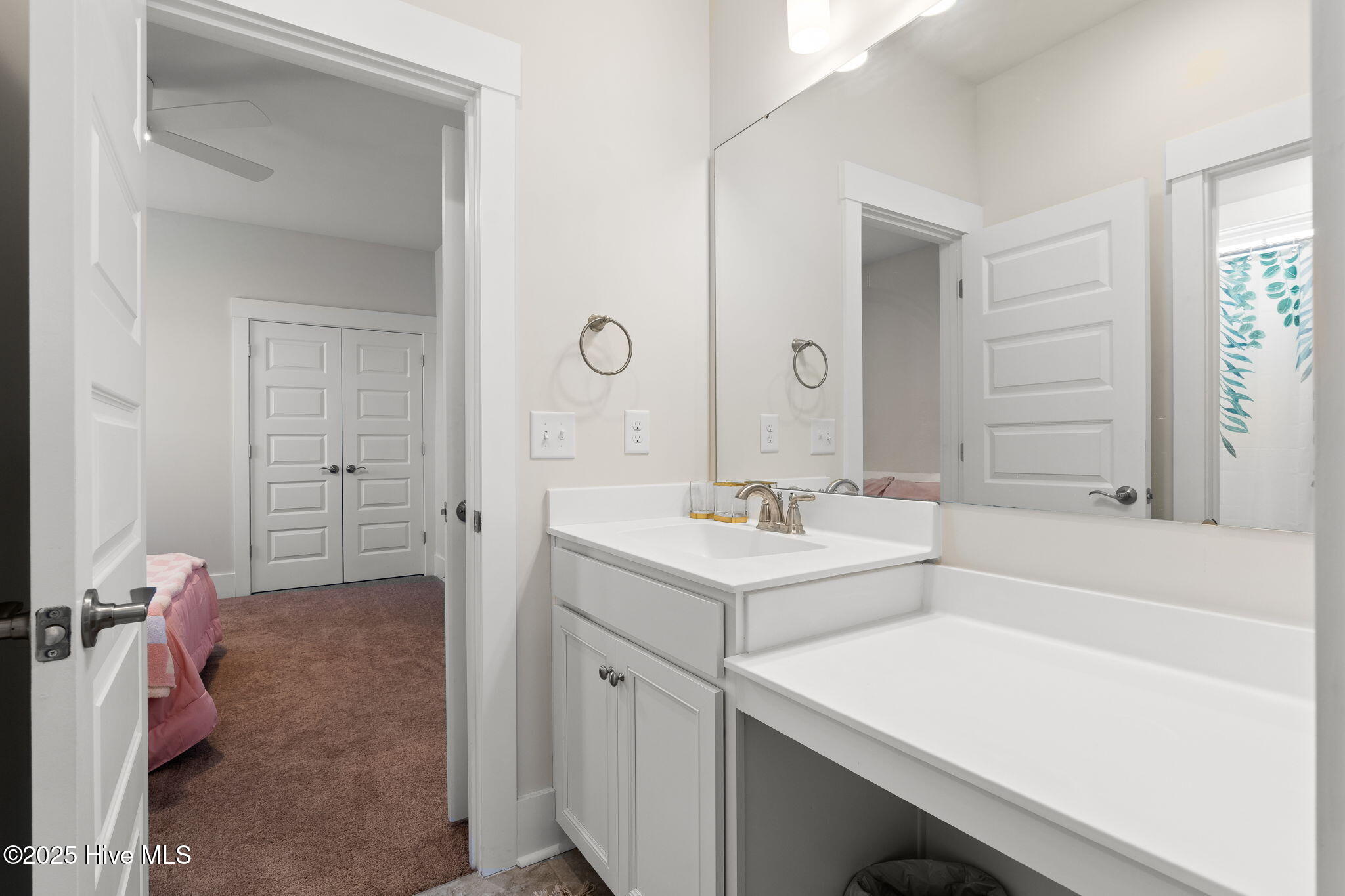 100516296 | Photo 27