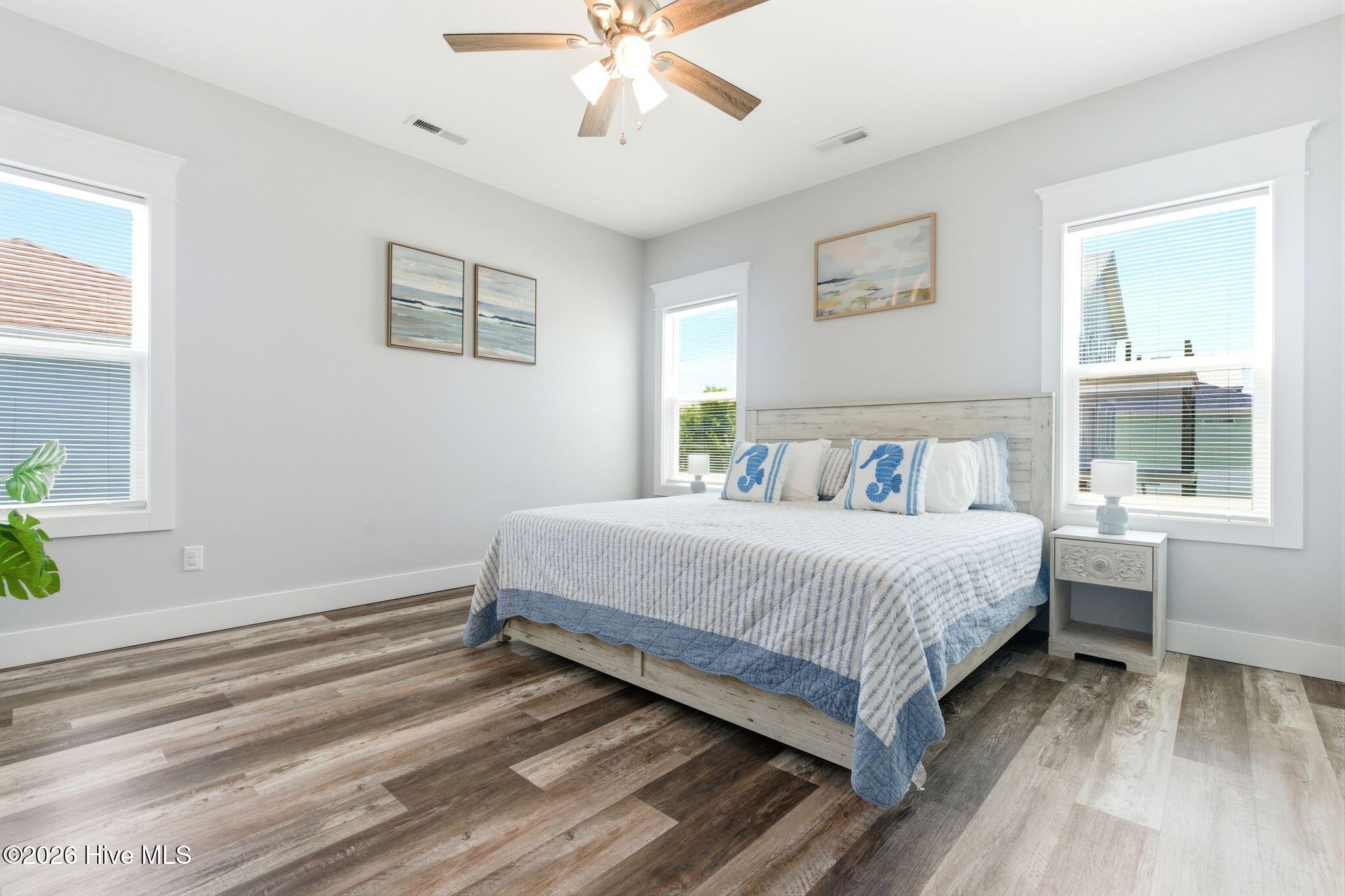 100570659 | Photo 23