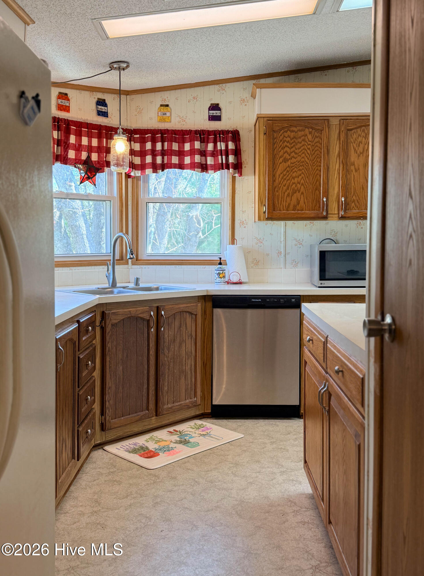 100563984 | Photo 23