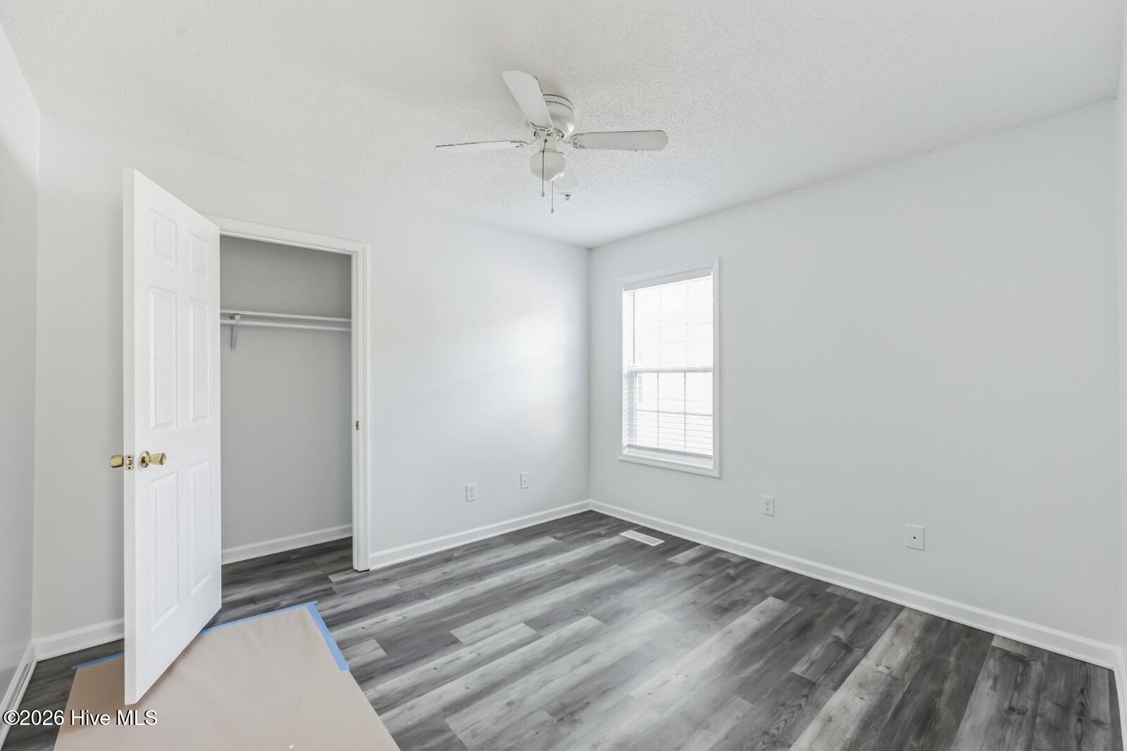 100561055 | Photo 15