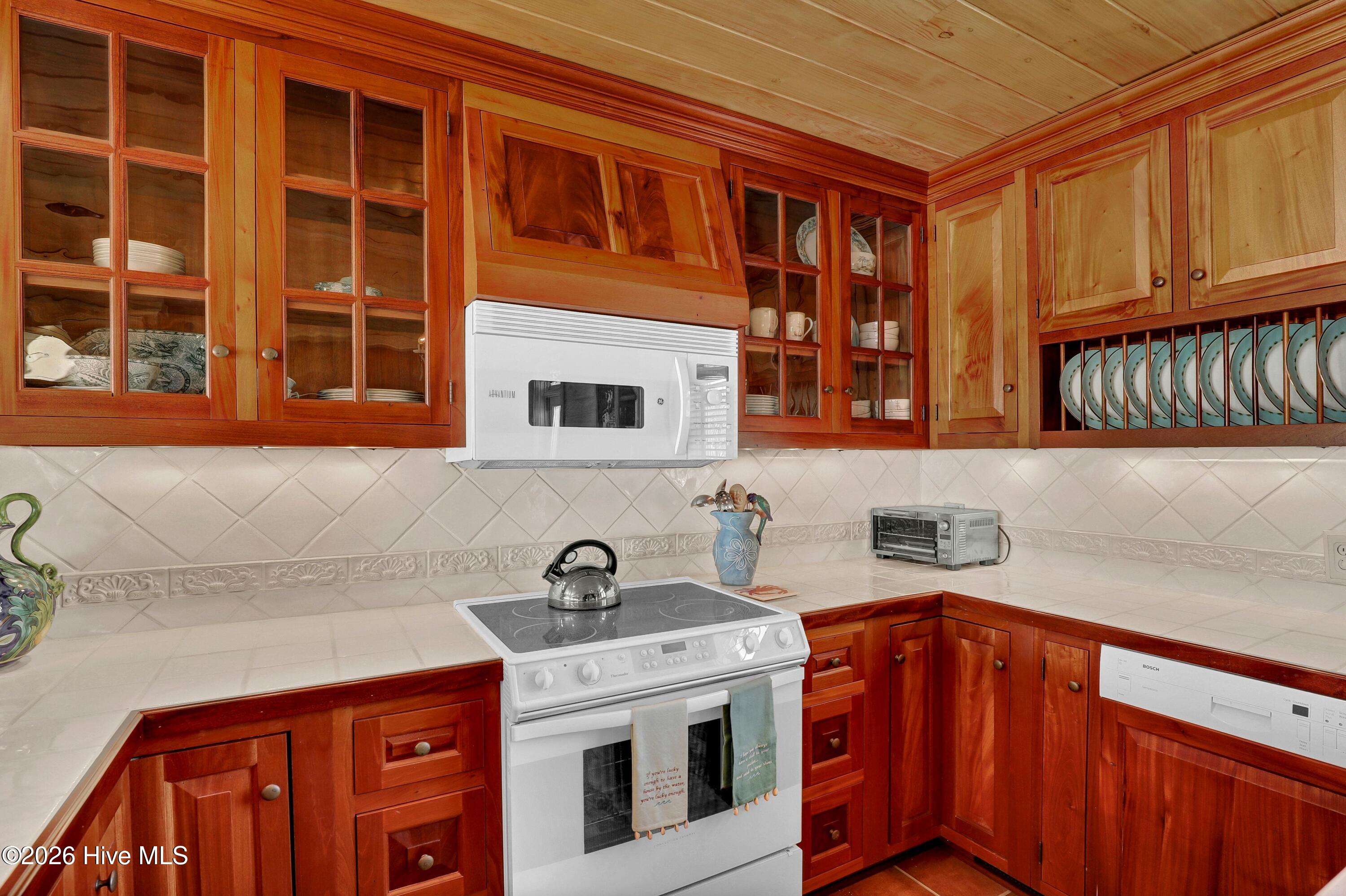 100558553 | Photo 20