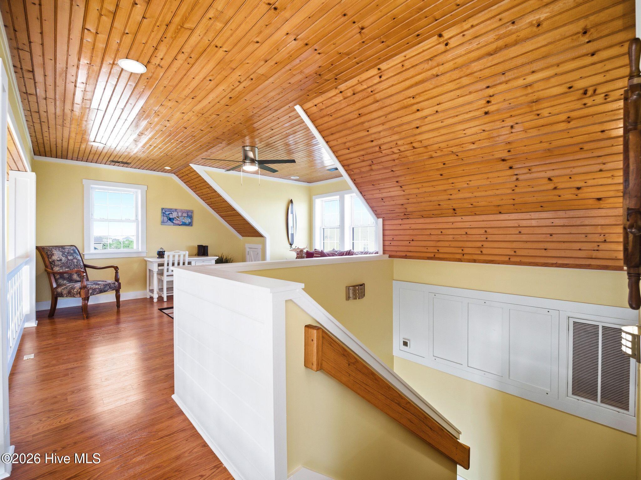 100569349 | Photo 71