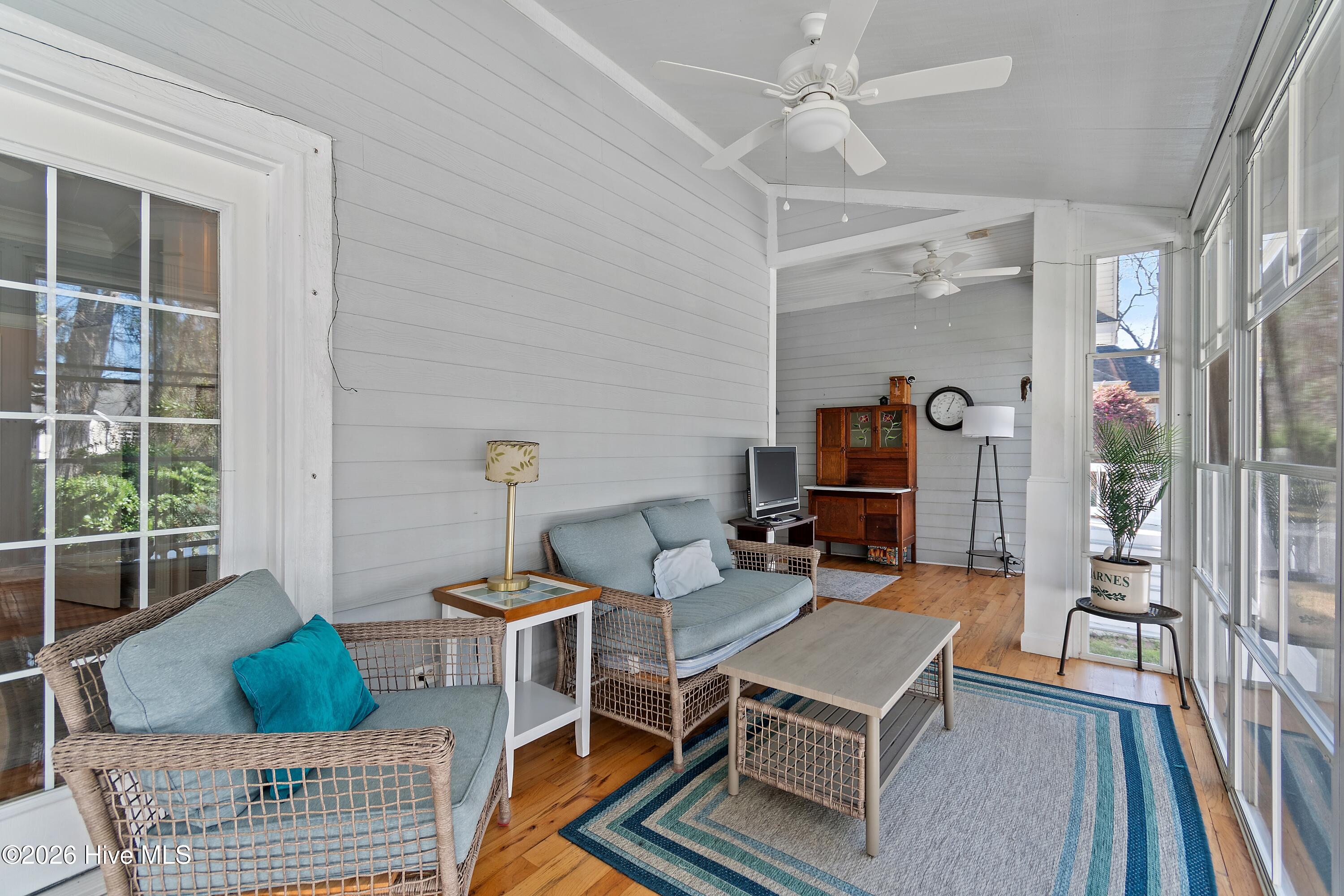 100561490 | Photo 38