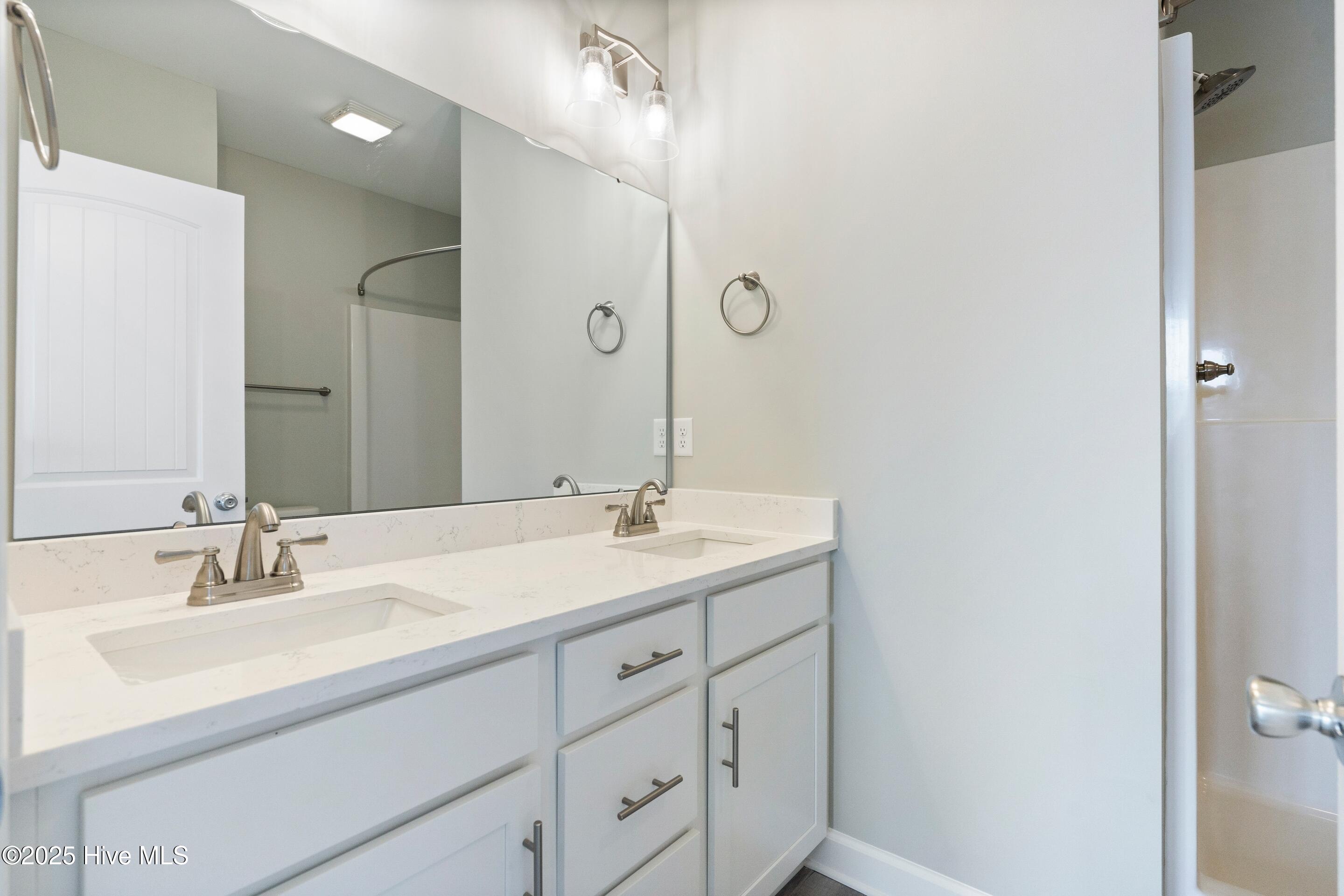 100525905 | Photo 14