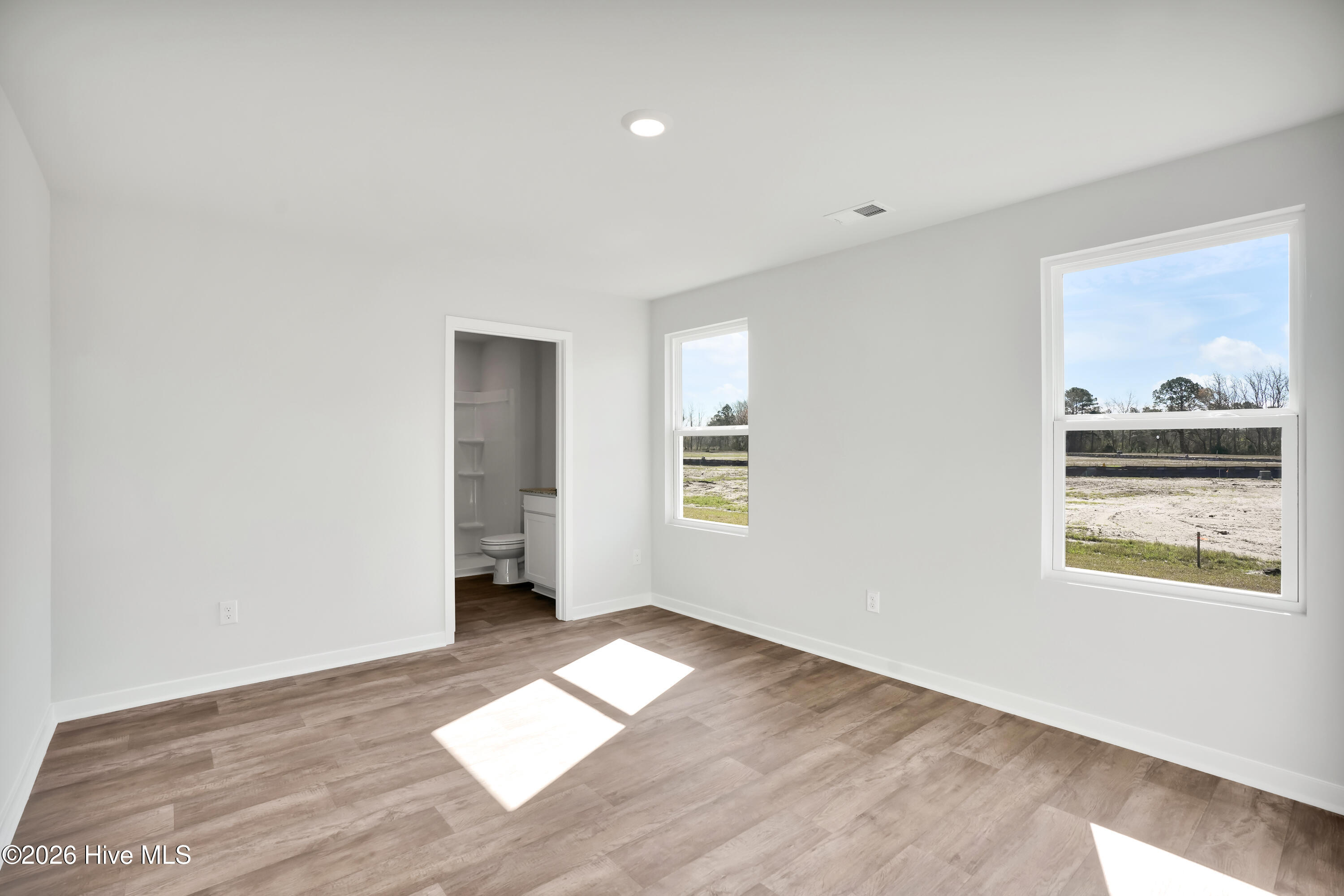 100545392 | Photo 23