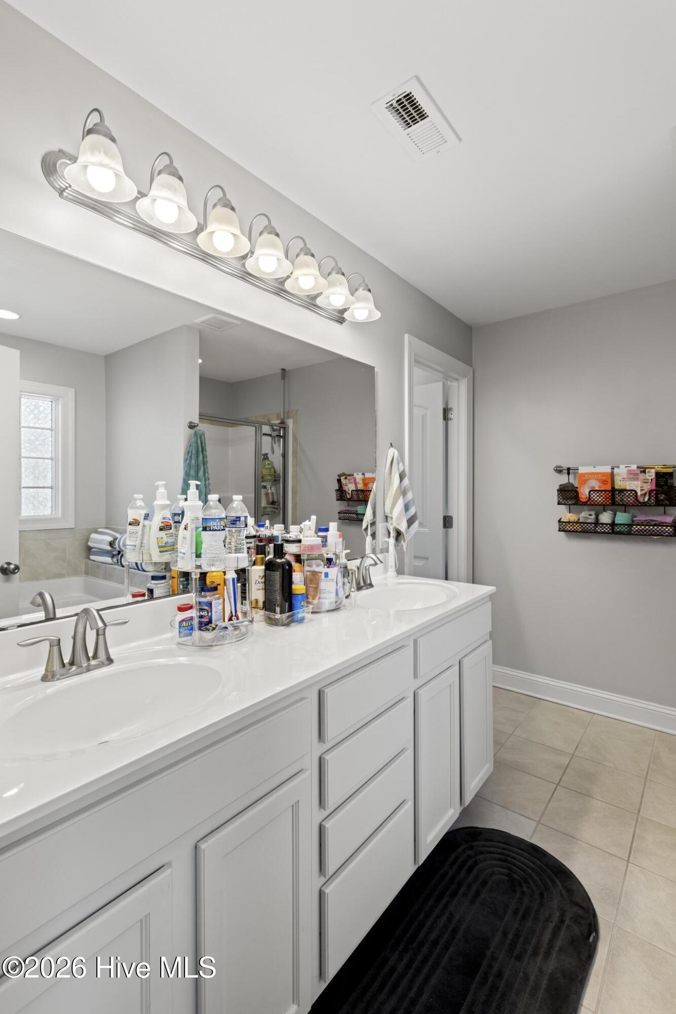 100553359 | Photo 24