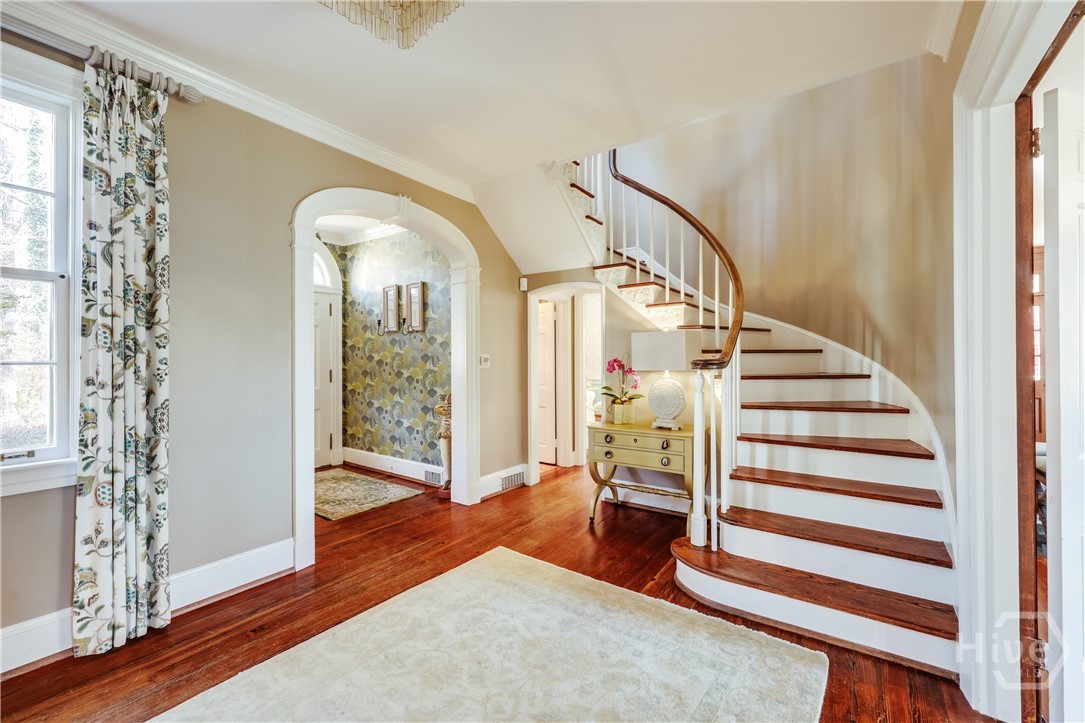 Grand Curved Staircase