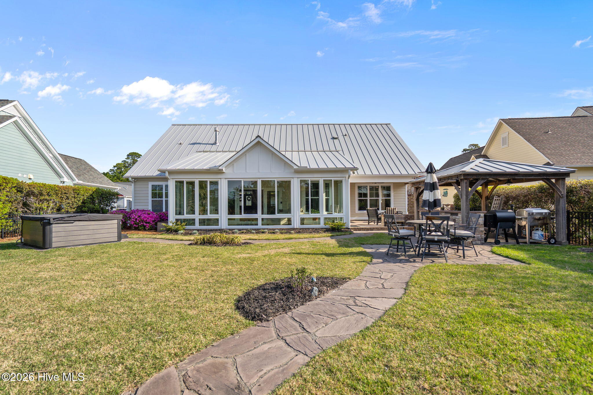 100564215 | Photo 51