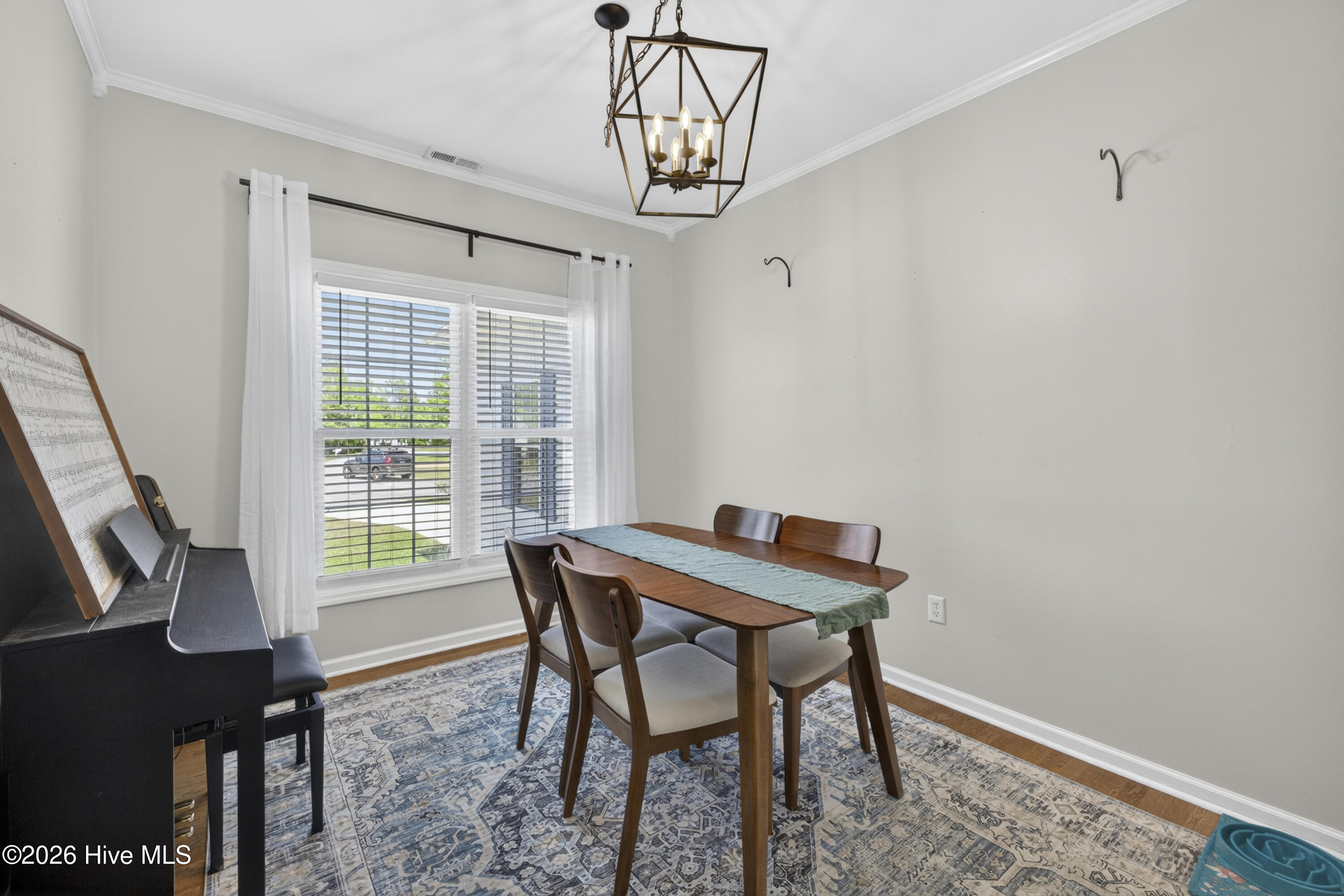 100570330 | Photo 19